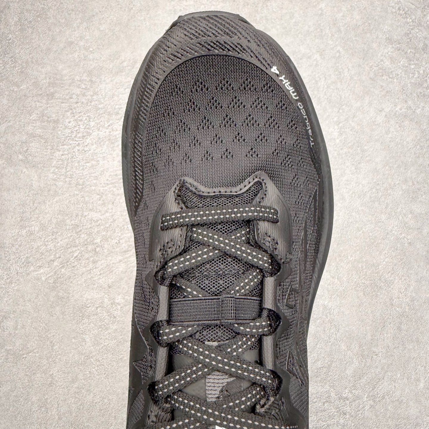 图片[4]-Asics Gel-Trabuco Max 4 舒适缓震轻便竞速 低帮跑步鞋 ASICS（亚瑟士）是日本实业家鬼冢喜八郎创立的跑鞋运动品牌，名字想法源自著名的拉丁谚语“AnimaSana In Corpore Sano”，意为“健全的精神寓于强健的体魄”。正如其名字的含义，ASICS亚瑟士一直坚信保持身体的健康与活力是打造健康快乐的生活方式的最佳途径。亚瑟士的跑鞋、篮球鞋等系列集专业与美貌于一身，拥有极高的热度。2016年，ASICS在“2016年日本最佳全球品牌”排行榜名列第17名。尺码：36 37 37.5 38 39 39.5 40 40.5 41.5 42 42.5 43.5 44 45-选品中心