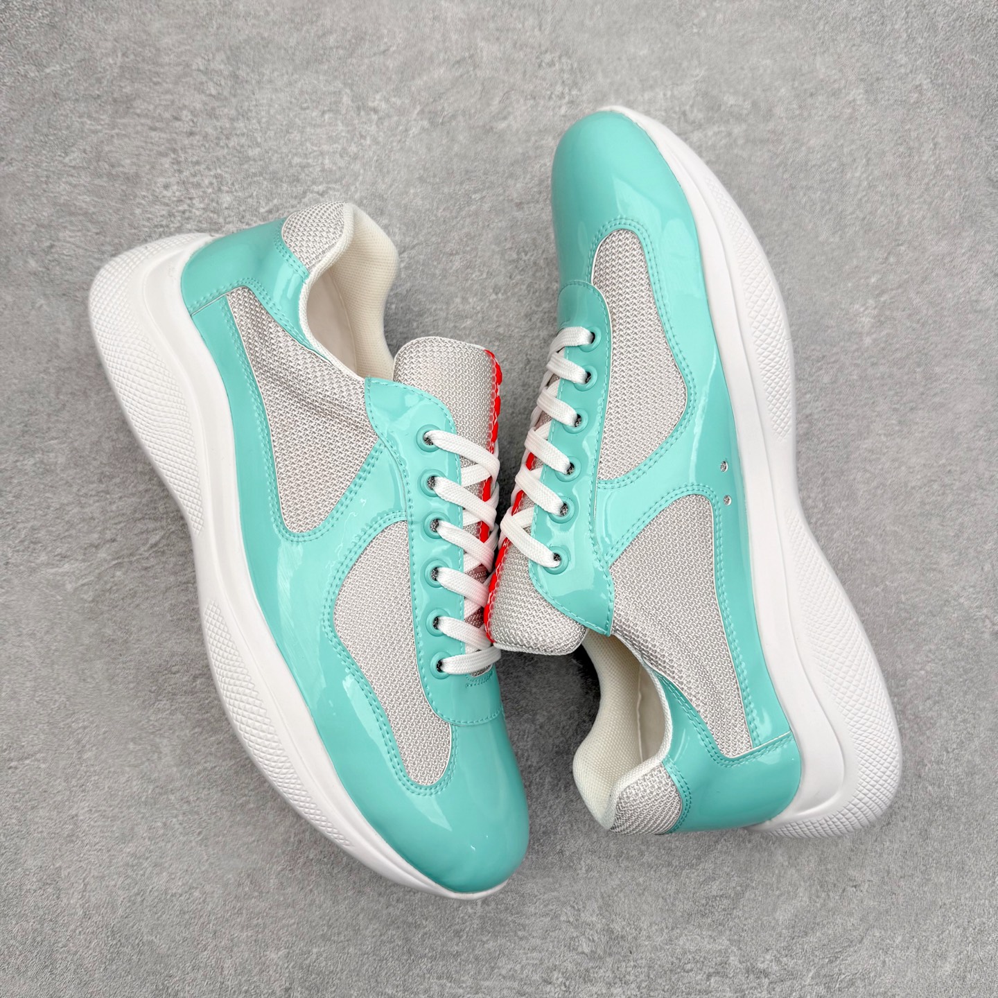 图片[3]-Prada America\’s Cup 普拉达 运动鞋经过重新设计 全新面料和颜色为它注入新的当代精神 这款航海风系带运动鞋 最初在上世纪90年代为LunaRossa船员设计 现在以彩色橡胶和Bike织物重新演绎 Prada LineaRossa徽标彰显经典态度 尺码：36 37 38 39 40 41 42 43 44 45 46 47-选品中心