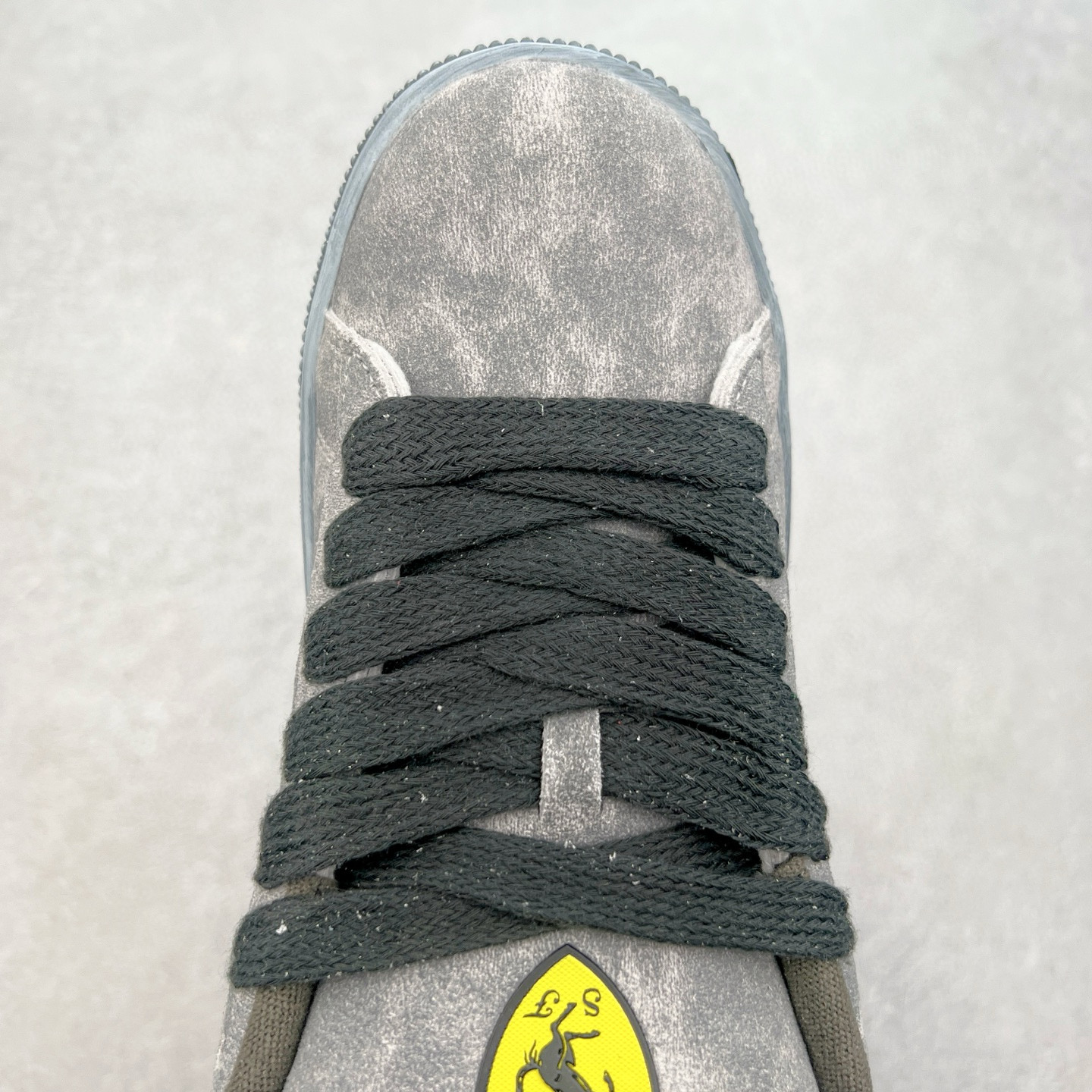 图片[4]-＃C版 PUMA SUEDE XL 彪马新款面包鞋男女同款复古休闲板鞋 赠送一双鞋带 鞋身通体采用细腻的麂皮材质 厚实柔软 质感出众 鞋侧保留PUMA标志性跑道图案 侧面与后跟点缀金属色PUMA LOGO 兼具辨识度与细节感 加厚鞋垫、饱满鞋舌 搭配加宽扁形鞋带 使得穿着感更加贴合与舒适 值得一提的是 本季SUEDE XL鞋款以黑色、红色及蓝色最为瞩目 经典黑的配色 在低调之余可轻松驾驭任何潮流风格造型 而高饱和度的配色 则是当之无愧的早春出街利器。货号： 395205 尺码：36 37 37.5 38 38.5 39 40 40.5 41 42 42.5 43 44 45-选品中心