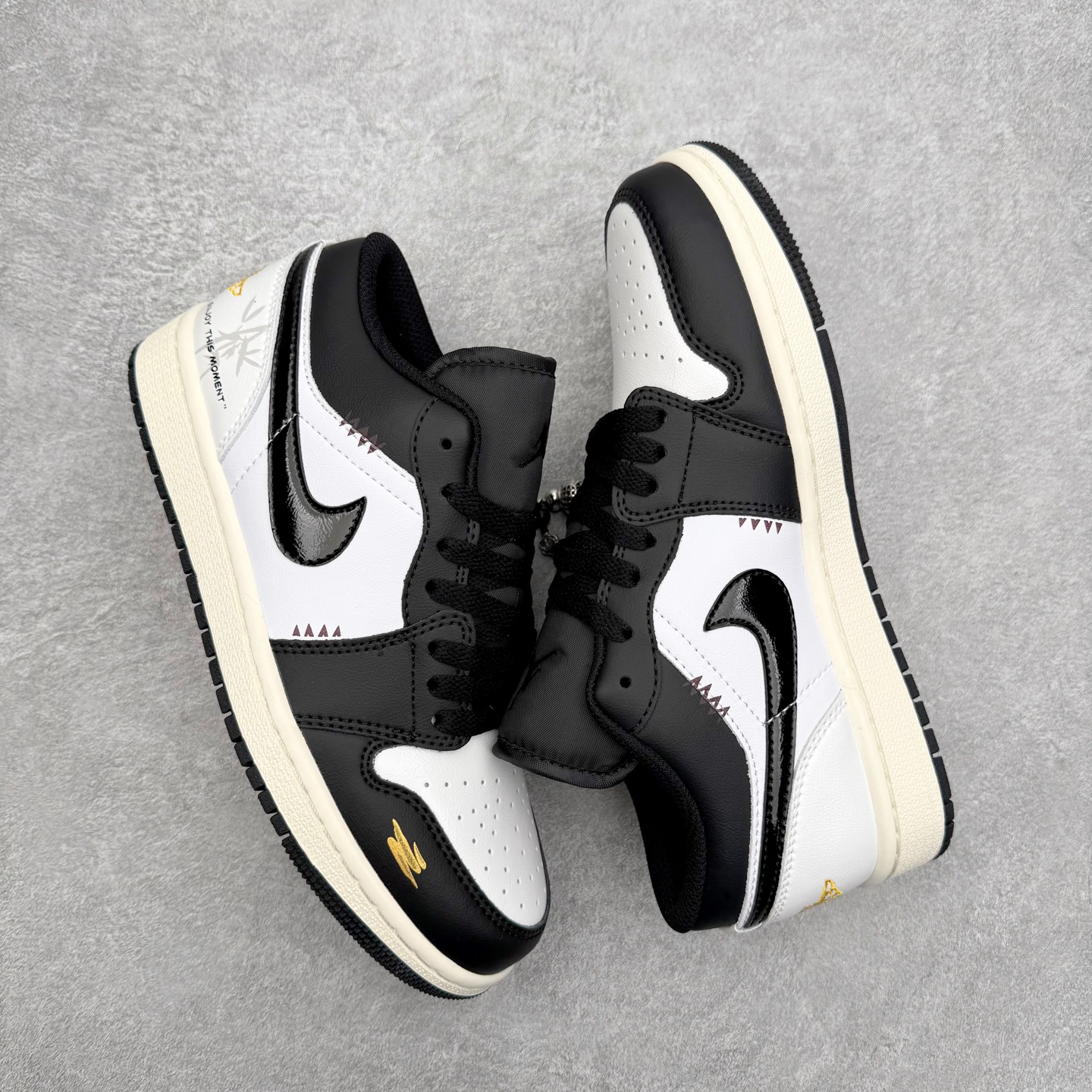 图片[3]-＃K版 Air Jordan AJ1 Low 低帮 553558-040 全新流水线出品 DT版本唯一平替选择 市场第二梯队最强版 全部原鞋开发 原楦原纸板开发 全鞋电脑针车 原厂内置全掌气垫 原盒内在原标 唯一Zp原版鞋带绑法 免检产品 全新2022版型 全头层皮料 完美零毛边处理 原厂配置全掌气垫 价格定位良心 几十个配色陆续出货 实拍调校N版已经零色差零失真 百分百还原实物色彩所见即所得 不存在货不对板色差等低级问题 选购参考实物拍摄 不混卖不参货 只用心做好货严格选品 承诺混一赔十 尺码：36 36.5 37.5 38 38.5 39 40 40.5 41 42 42.5 43 44 44.5 45-选品中心