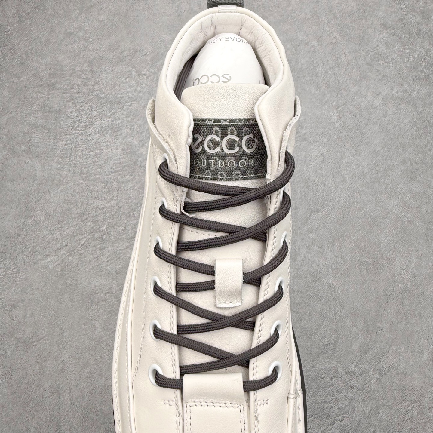 图片[5]-ECCO爱步中高帮男鞋 热门销售款式 城市休闲系列 气质百搭潮酷板鞋 精选牛皮面料 现代品质鞋面设计 纹理自然，细腻柔软 具有良好透气性 舒适保暖 侧前独有LOGO设计 双层牛皮鞋边 坚韧鞋线车边 经典潮流 全新轻量发泡底材与橡胶大底结合 脚感轻盈柔韧 防滑耐磨 抓地力强 时尚潮流休闲 随想假日 尺码：38 39 40 41 42 43 44 （皮鞋码）-选品中心