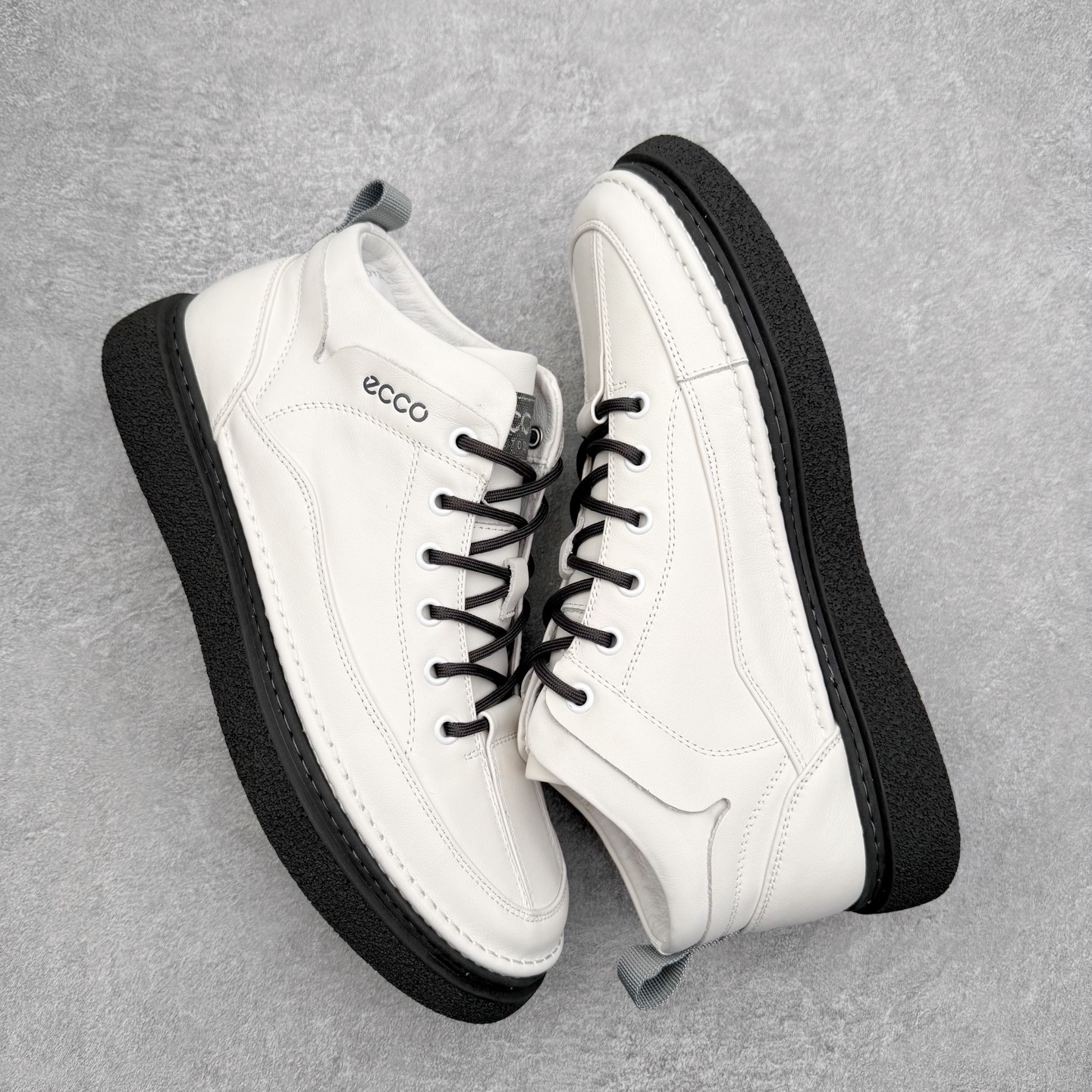图片[3]-ECCO爱步中高帮男鞋 热门销售款式 城市休闲系列 气质百搭潮酷板鞋 精选牛皮面料 现代品质鞋面设计 纹理自然，细腻柔软 具有良好透气性 舒适保暖 侧前独有LOGO设计 双层牛皮鞋边 坚韧鞋线车边 经典潮流 全新轻量发泡底材与橡胶大底结合 脚感轻盈柔韧 防滑耐磨 抓地力强 时尚潮流休闲 随想假日 尺码：38 39 40 41 42 43 44 （皮鞋码）-选品中心
