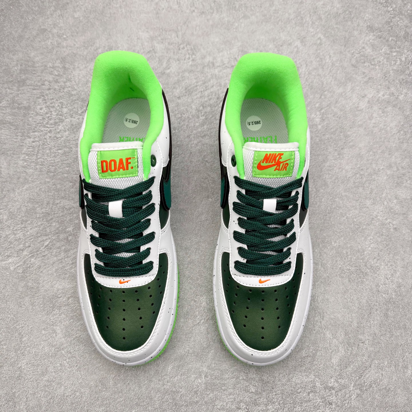 图片[2]-NK Air Force 1´07 Low 空军一号低帮百搭休闲运动板鞋 IU7613-100 柔软、弹性十足的缓震性能和出色的中底设计 横跨复古与现代的外型结合 造就出风靡全球 三十多年的Force 1 直到今天还深受青睐 实拍调校N版已经零色差零失真 百分百还原实物色彩所见即所得 不存在货不对板色差等低级问题 选购参考实物拍摄 不混卖不参货 只用心做好货严格选品 承诺混一赔十 尺码：36 36.5 37.5 38 38.5 39 40 40.5 41 42 42.5 43 44 44.5 45-选品中心