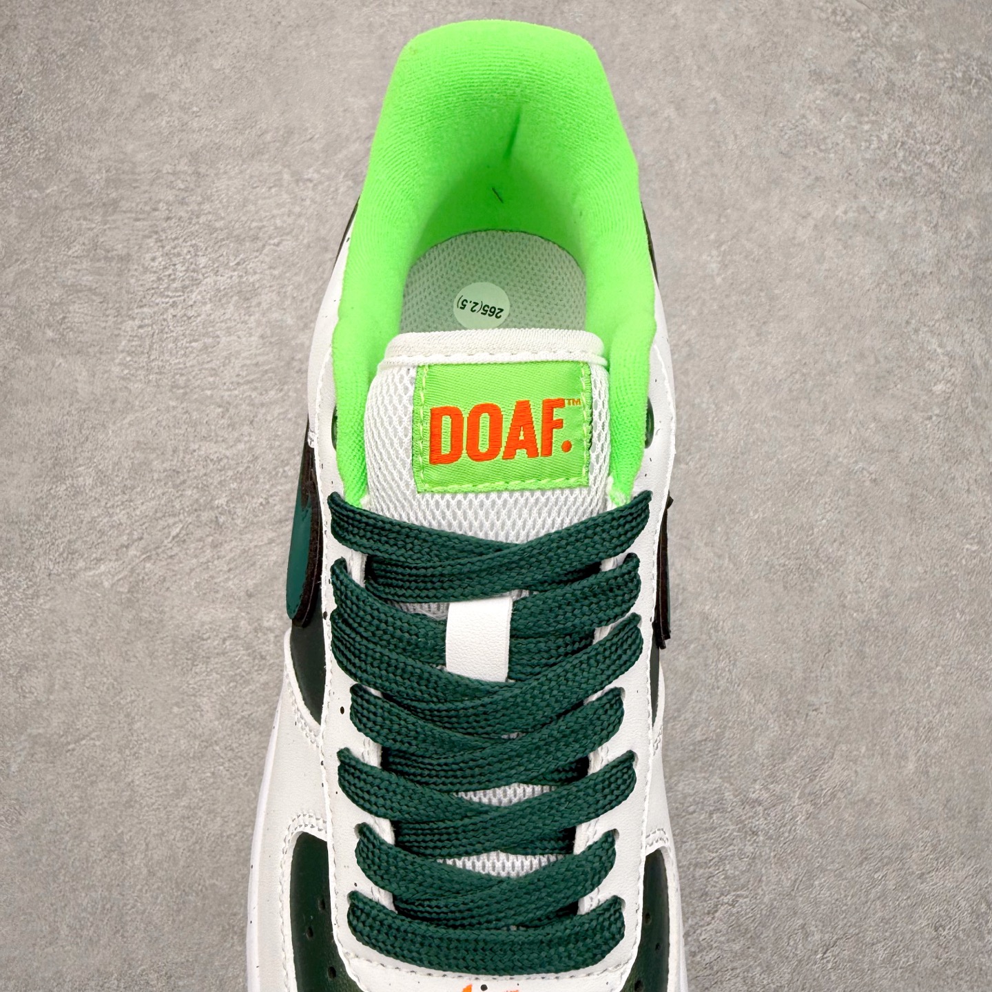 图片[5]-NK Air Force 1´07 Low 空军一号低帮百搭休闲运动板鞋 IU7613-100 柔软、弹性十足的缓震性能和出色的中底设计 横跨复古与现代的外型结合 造就出风靡全球 三十多年的Force 1 直到今天还深受青睐 实拍调校N版已经零色差零失真 百分百还原实物色彩所见即所得 不存在货不对板色差等低级问题 选购参考实物拍摄 不混卖不参货 只用心做好货严格选品 承诺混一赔十 尺码：36 36.5 37.5 38 38.5 39 40 40.5 41 42 42.5 43 44 44.5 45-选品中心