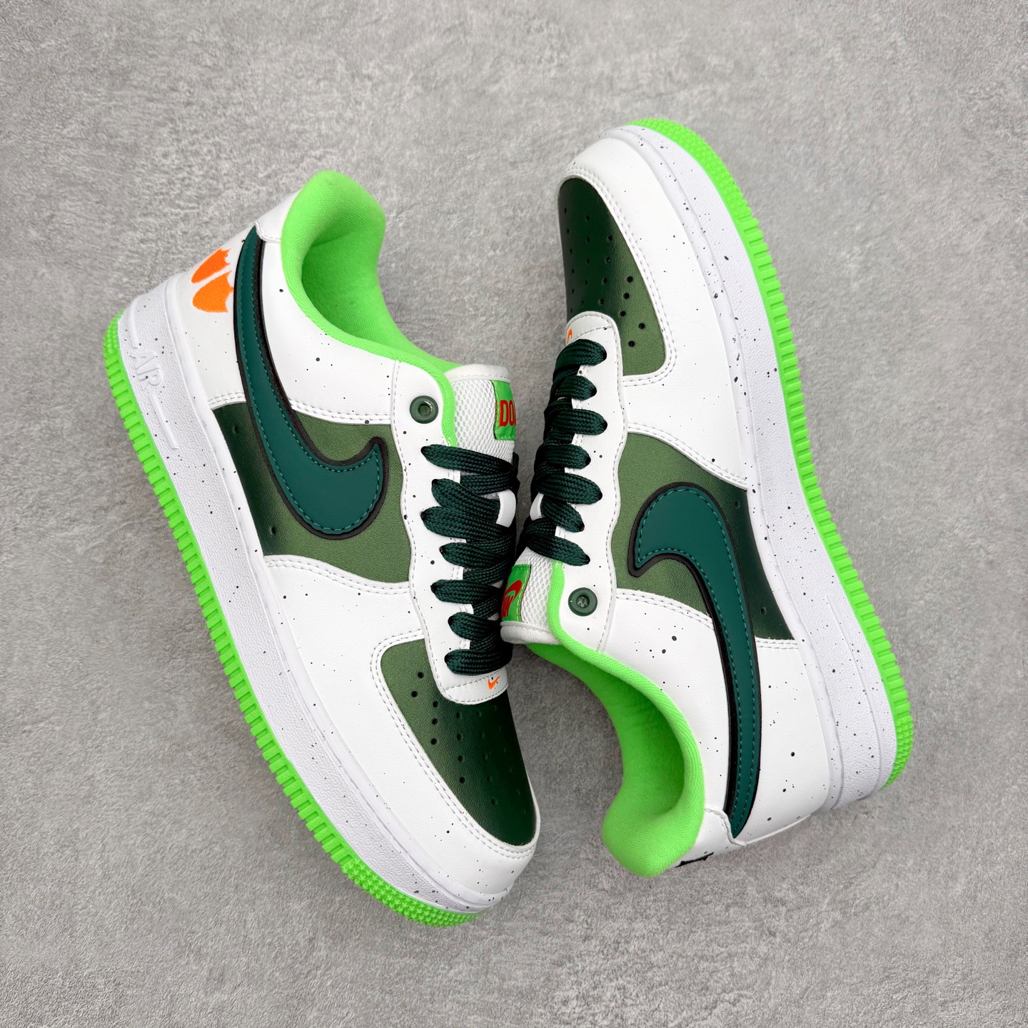 图片[3]-NK Air Force 1´07 Low 空军一号低帮百搭休闲运动板鞋 IU7613-100 柔软、弹性十足的缓震性能和出色的中底设计 横跨复古与现代的外型结合 造就出风靡全球 三十多年的Force 1 直到今天还深受青睐 实拍调校N版已经零色差零失真 百分百还原实物色彩所见即所得 不存在货不对板色差等低级问题 选购参考实物拍摄 不混卖不参货 只用心做好货严格选品 承诺混一赔十 尺码：36 36.5 37.5 38 38.5 39 40 40.5 41 42 42.5 43 44 44.5 45-选品中心