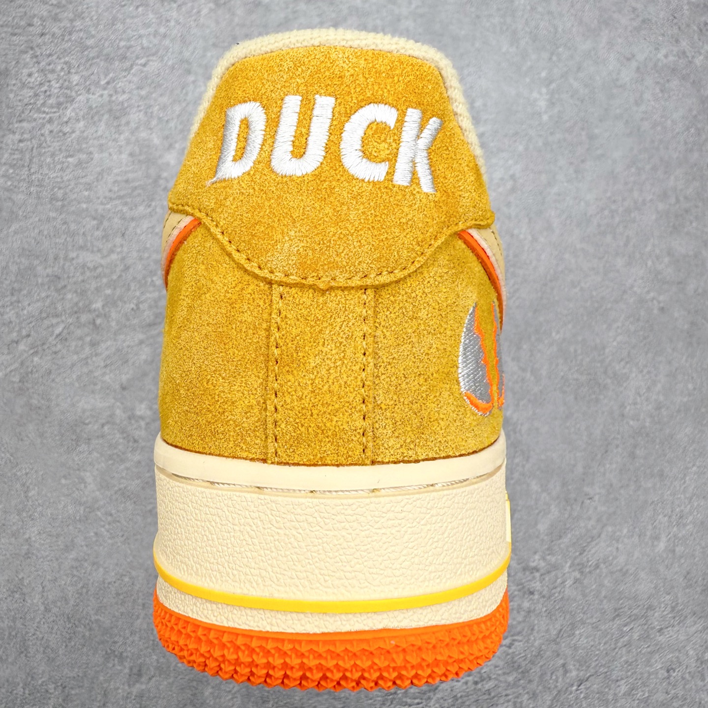 图片[8]-NK Air Force 1´07 Low 空军一号低帮百搭休闲运动板鞋 IU7612-700 柔软、弹性十足的缓震性能和出色的中底设计 横跨复古与现代的外型结合 造就出风靡全球 三十多年的Force 1 直到今天还深受青睐 实拍调校N版已经零色差零失真 百分百还原实物色彩所见即所得 不存在货不对板色差等低级问题 选购参考实物拍摄 不混卖不参货 只用心做好货严格选品 承诺混一赔十 尺码：36 36.5 37.5 38 38.5 39 40 40.5 41 42 42.5 43 44 44.5 45-选品中心