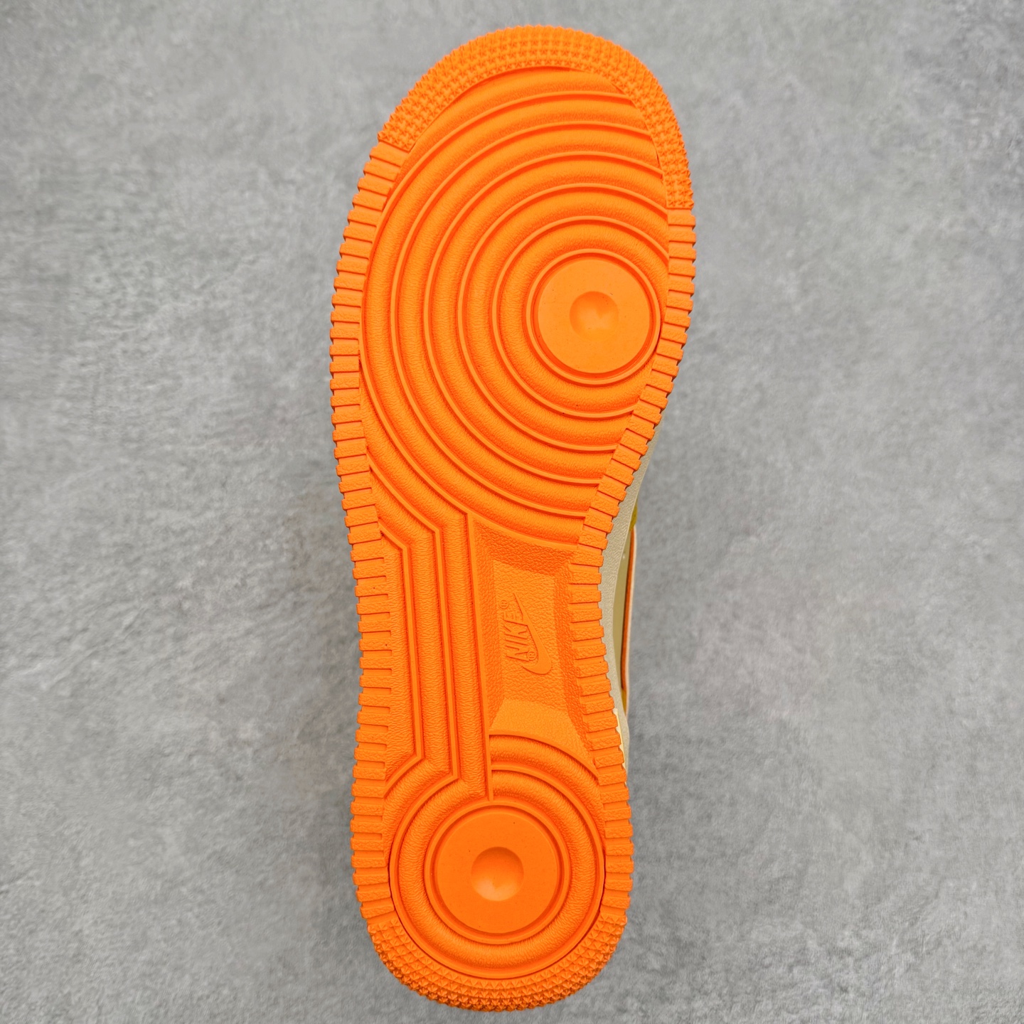 图片[9]-NK Air Force 1´07 Low 空军一号低帮百搭休闲运动板鞋 IU7612-700 柔软、弹性十足的缓震性能和出色的中底设计 横跨复古与现代的外型结合 造就出风靡全球 三十多年的Force 1 直到今天还深受青睐 实拍调校N版已经零色差零失真 百分百还原实物色彩所见即所得 不存在货不对板色差等低级问题 选购参考实物拍摄 不混卖不参货 只用心做好货严格选品 承诺混一赔十 尺码：36 36.5 37.5 38 38.5 39 40 40.5 41 42 42.5 43 44 44.5 45-选品中心