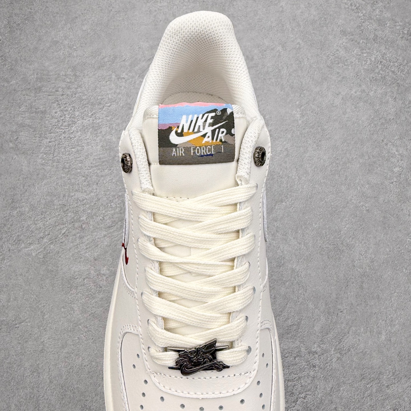 图片[5]-NK Air Force 1´07 Low 空军一号低帮百搭休闲运动板鞋 IQ1119-011 柔软、弹性十足的缓震性能和出色的中底设计 横跨复古与现代的外型结合 造就出风靡全球 三十多年的Force 1 直到今天还深受青睐 实拍调校N版已经零色差零失真 百分百还原实物色彩所见即所得 不存在货不对板色差等低级问题 选购参考实物拍摄 不混卖不参货 只用心做好货严格选品 承诺混一赔十 尺码：36 36.5 37.5 38 38.5 39 40 40.5 41 42 42.5 43 44 44.5 45-选品中心