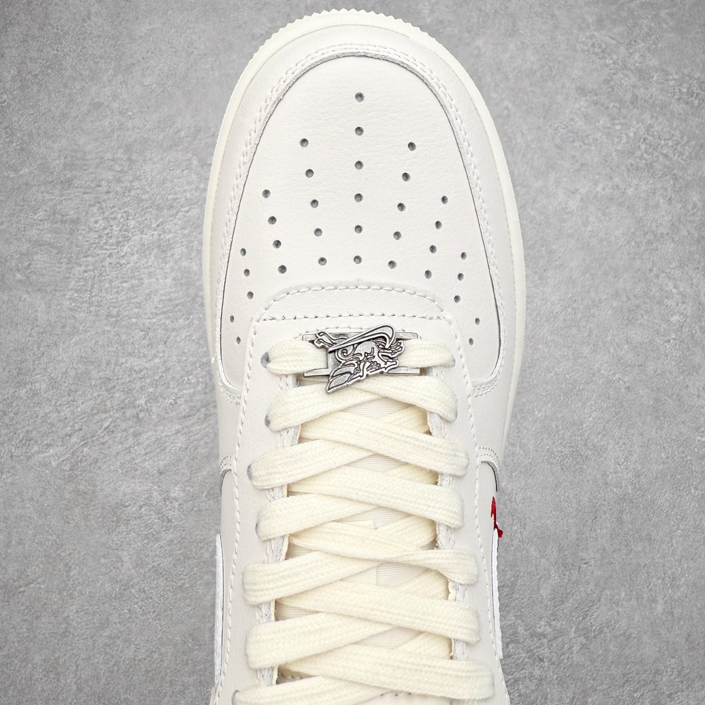 图片[4]-NK Air Force 1´07 Low 空军一号低帮百搭休闲运动板鞋 IQ1119-011 柔软、弹性十足的缓震性能和出色的中底设计 横跨复古与现代的外型结合 造就出风靡全球 三十多年的Force 1 直到今天还深受青睐 实拍调校N版已经零色差零失真 百分百还原实物色彩所见即所得 不存在货不对板色差等低级问题 选购参考实物拍摄 不混卖不参货 只用心做好货严格选品 承诺混一赔十 尺码：36 36.5 37.5 38 38.5 39 40 40.5 41 42 42.5 43 44 44.5 45-选品中心