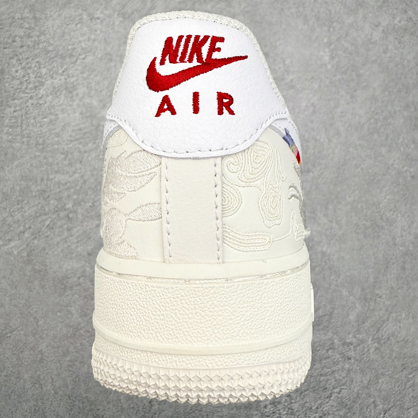 图片[8]-NK Air Force 1´07 Low 空军一号低帮百搭休闲运动板鞋 IQ1119-011 柔软、弹性十足的缓震性能和出色的中底设计 横跨复古与现代的外型结合 造就出风靡全球 三十多年的Force 1 直到今天还深受青睐 实拍调校N版已经零色差零失真 百分百还原实物色彩所见即所得 不存在货不对板色差等低级问题 选购参考实物拍摄 不混卖不参货 只用心做好货严格选品 承诺混一赔十 尺码：36 36.5 37.5 38 38.5 39 40 40.5 41 42 42.5 43 44 44.5 45-选品中心