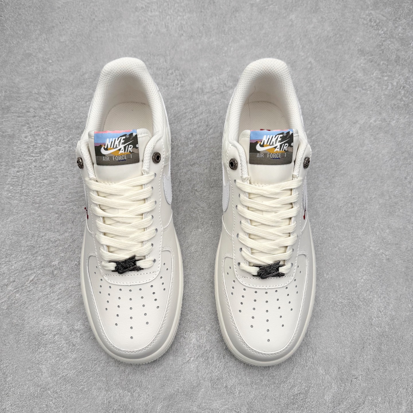 图片[2]-NK Air Force 1´07 Low 空军一号低帮百搭休闲运动板鞋 IQ1119-011 柔软、弹性十足的缓震性能和出色的中底设计 横跨复古与现代的外型结合 造就出风靡全球 三十多年的Force 1 直到今天还深受青睐 实拍调校N版已经零色差零失真 百分百还原实物色彩所见即所得 不存在货不对板色差等低级问题 选购参考实物拍摄 不混卖不参货 只用心做好货严格选品 承诺混一赔十 尺码：36 36.5 37.5 38 38.5 39 40 40.5 41 42 42.5 43 44 44.5 45-选品中心