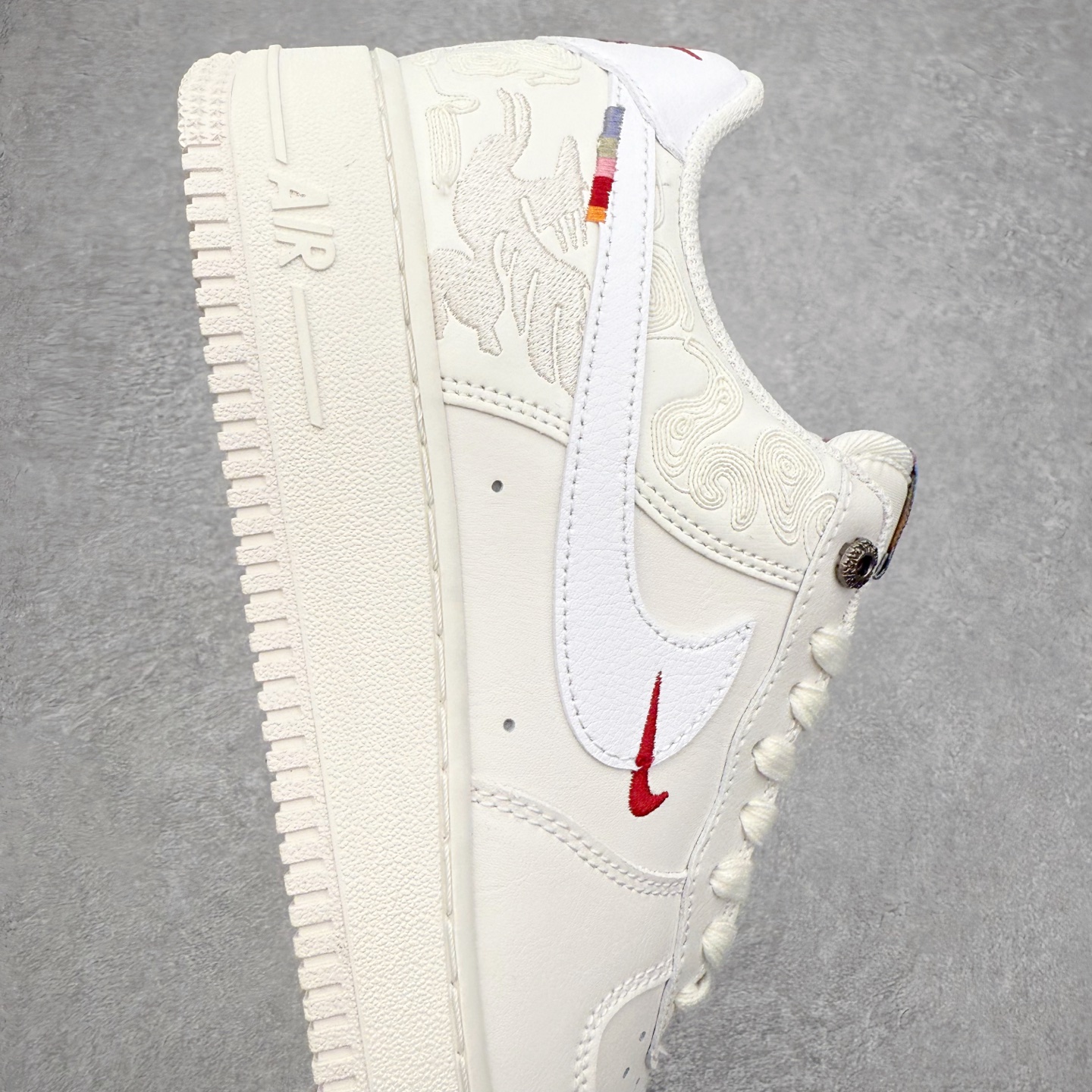 图片[6]-NK Air Force 1´07 Low 空军一号低帮百搭休闲运动板鞋 IQ1119-011 柔软、弹性十足的缓震性能和出色的中底设计 横跨复古与现代的外型结合 造就出风靡全球 三十多年的Force 1 直到今天还深受青睐 实拍调校N版已经零色差零失真 百分百还原实物色彩所见即所得 不存在货不对板色差等低级问题 选购参考实物拍摄 不混卖不参货 只用心做好货严格选品 承诺混一赔十 尺码：36 36.5 37.5 38 38.5 39 40 40.5 41 42 42.5 43 44 44.5 45-选品中心