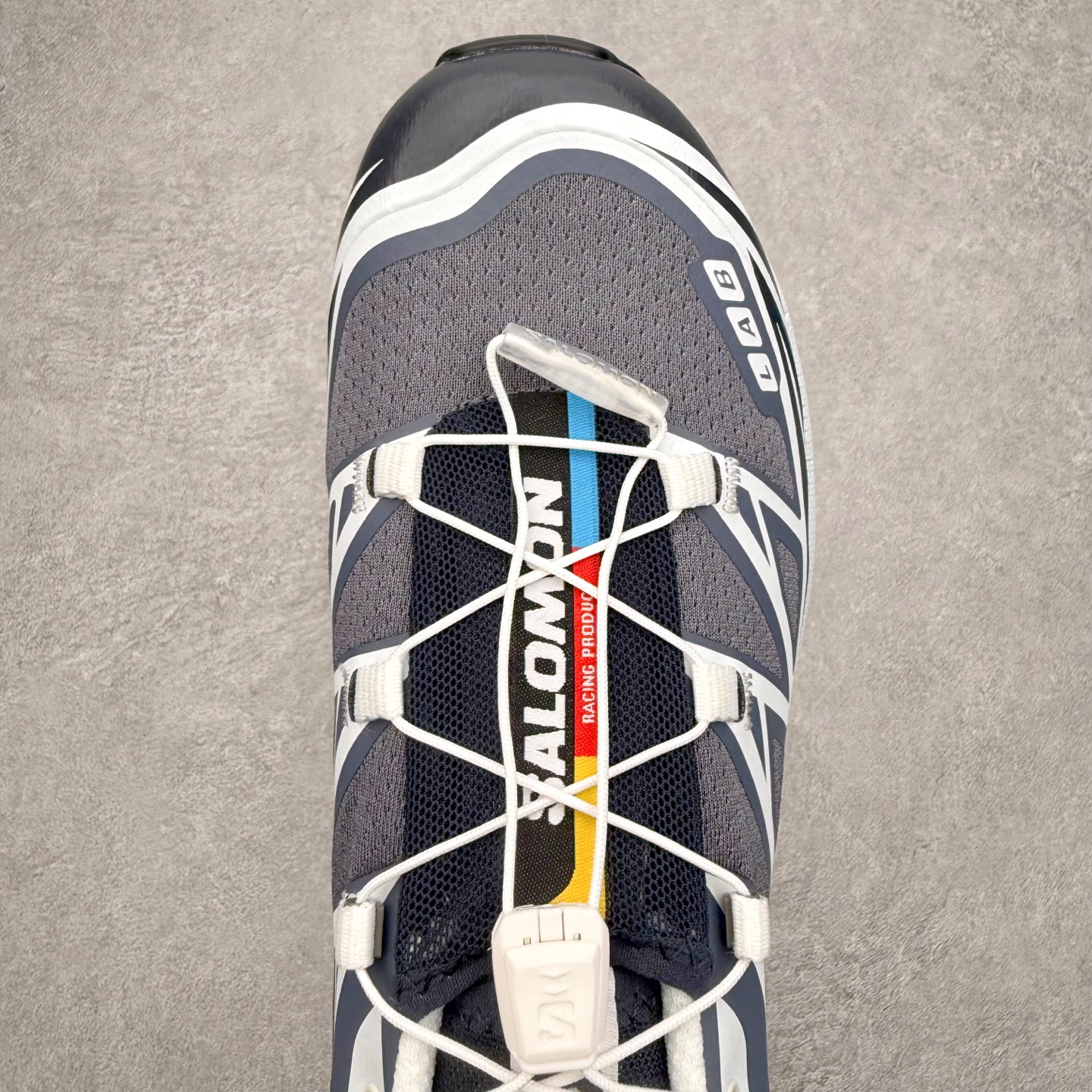 图片[4]-Salomon XT-6 萨洛蒙复古潮流户外机能登山跑鞋 纯原外贸平台特供订单 耗时半年巨作 全套原纸板楦头开发 原厂特供网布配套加持 确保原汁原味 完美呈现版型 原档数据独家私模五层组合大底 男女鞋同步官方开发至46.5 原装Ortholite轻量化鞋垫 中底布带钢印编号 原厂TPU锁扣 进口港宝加持 后跟自然饱满 还原公司包裹性 鞋面以“锯齿”状的包裹系统呈现 在基色底之下加入了各种色点缀 将公司的最新技术和时尚前卫的造型融入耐用的长跑款式中 鞋面由 TPU 薄膜制成 并焊接在高耐磨网眼上 使其既时尚又坚固 由 ACS底盘支撑 可增强稳定性和支撑力 以及由橡胶凸耳 Contragrip外底覆盖的 EVA 缓冲中底 旨在应对崎岖的地形 鞋舌上的彩色Salomon 标签、Quicklace 系统以及鞋头、鞋舌和鞋跟上的附加品牌使细节更加完美 让穿着者可以轻松驾驭户外与通勤下的任何运动生活场景 无缝鞋身户外随意纵横 颜值与脚感兼备 出街通勤 绝对非常吸睛 你值得拥有 尺码：36 36.5 37.5 38 38.5 39 40 40.5 41 42 42.5 43 44 44.5 45 注意：偏小1码-选品中心