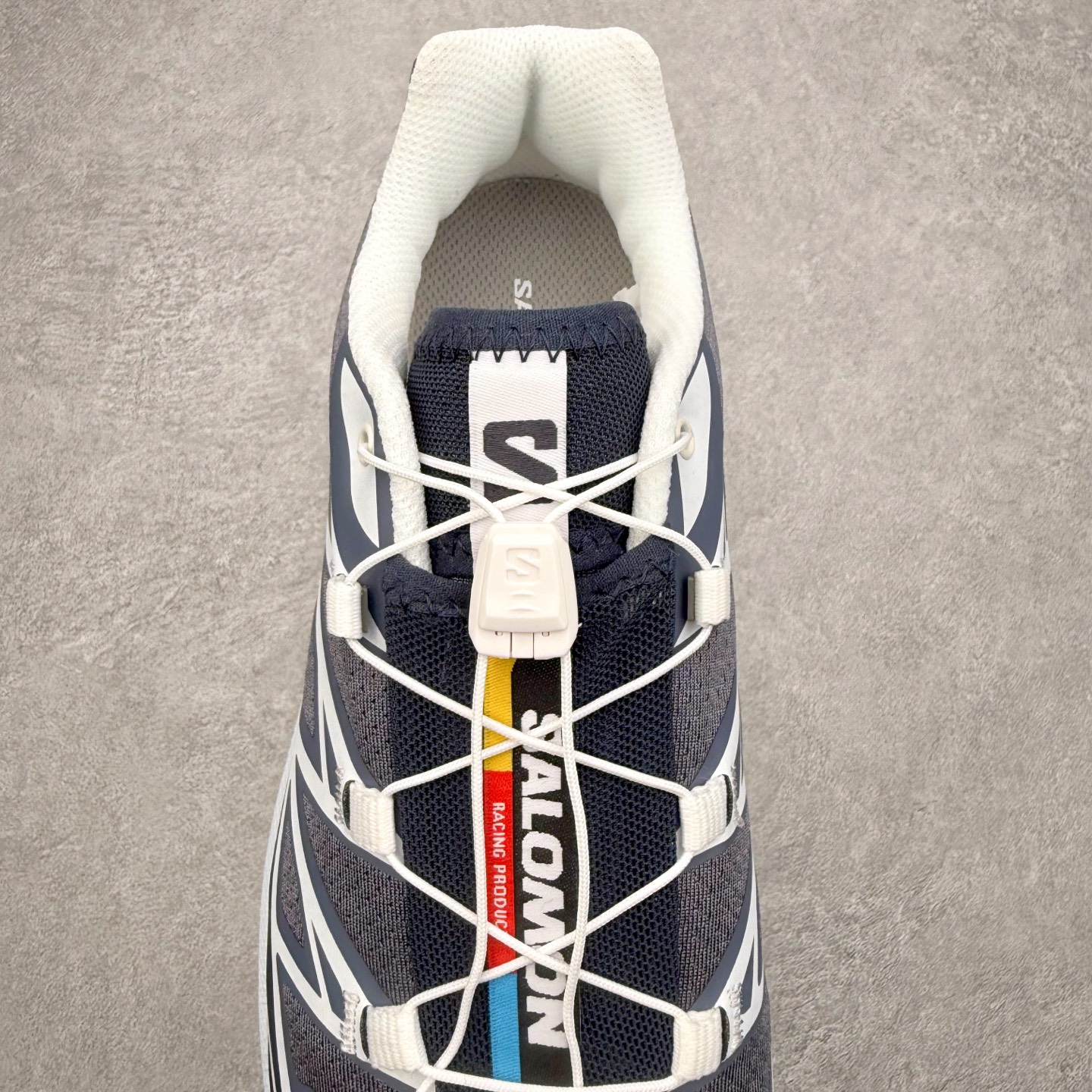 图片[5]-Salomon XT-6 萨洛蒙复古潮流户外机能登山跑鞋 纯原外贸平台特供订单 耗时半年巨作 全套原纸板楦头开发 原厂特供网布配套加持 确保原汁原味 完美呈现版型 原档数据独家私模五层组合大底 男女鞋同步官方开发至46.5 原装Ortholite轻量化鞋垫 中底布带钢印编号 原厂TPU锁扣 进口港宝加持 后跟自然饱满 还原公司包裹性 鞋面以“锯齿”状的包裹系统呈现 在基色底之下加入了各种色点缀 将公司的最新技术和时尚前卫的造型融入耐用的长跑款式中 鞋面由 TPU 薄膜制成 并焊接在高耐磨网眼上 使其既时尚又坚固 由 ACS底盘支撑 可增强稳定性和支撑力 以及由橡胶凸耳 Contragrip外底覆盖的 EVA 缓冲中底 旨在应对崎岖的地形 鞋舌上的彩色Salomon 标签、Quicklace 系统以及鞋头、鞋舌和鞋跟上的附加品牌使细节更加完美 让穿着者可以轻松驾驭户外与通勤下的任何运动生活场景 无缝鞋身户外随意纵横 颜值与脚感兼备 出街通勤 绝对非常吸睛 你值得拥有 尺码：36 36.5 37.5 38 38.5 39 40 40.5 41 42 42.5 43 44 44.5 45 注意：偏小1码-选品中心