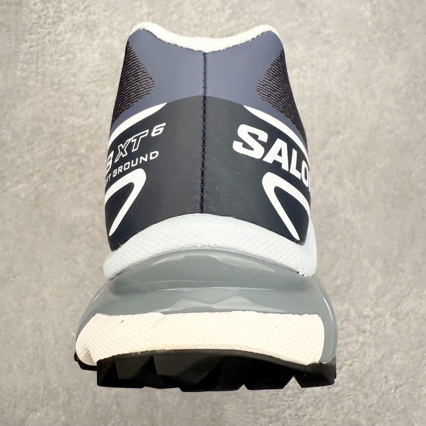 图片[8]-Salomon XT-6 萨洛蒙复古潮流户外机能登山跑鞋 纯原外贸平台特供订单 耗时半年巨作 全套原纸板楦头开发 原厂特供网布配套加持 确保原汁原味 完美呈现版型 原档数据独家私模五层组合大底 男女鞋同步官方开发至46.5 原装Ortholite轻量化鞋垫 中底布带钢印编号 原厂TPU锁扣 进口港宝加持 后跟自然饱满 还原公司包裹性 鞋面以“锯齿”状的包裹系统呈现 在基色底之下加入了各种色点缀 将公司的最新技术和时尚前卫的造型融入耐用的长跑款式中 鞋面由 TPU 薄膜制成 并焊接在高耐磨网眼上 使其既时尚又坚固 由 ACS底盘支撑 可增强稳定性和支撑力 以及由橡胶凸耳 Contragrip外底覆盖的 EVA 缓冲中底 旨在应对崎岖的地形 鞋舌上的彩色Salomon 标签、Quicklace 系统以及鞋头、鞋舌和鞋跟上的附加品牌使细节更加完美 让穿着者可以轻松驾驭户外与通勤下的任何运动生活场景 无缝鞋身户外随意纵横 颜值与脚感兼备 出街通勤 绝对非常吸睛 你值得拥有 尺码：36 36.5 37.5 38 38.5 39 40 40.5 41 42 42.5 43 44 44.5 45 注意：偏小1码-选品中心