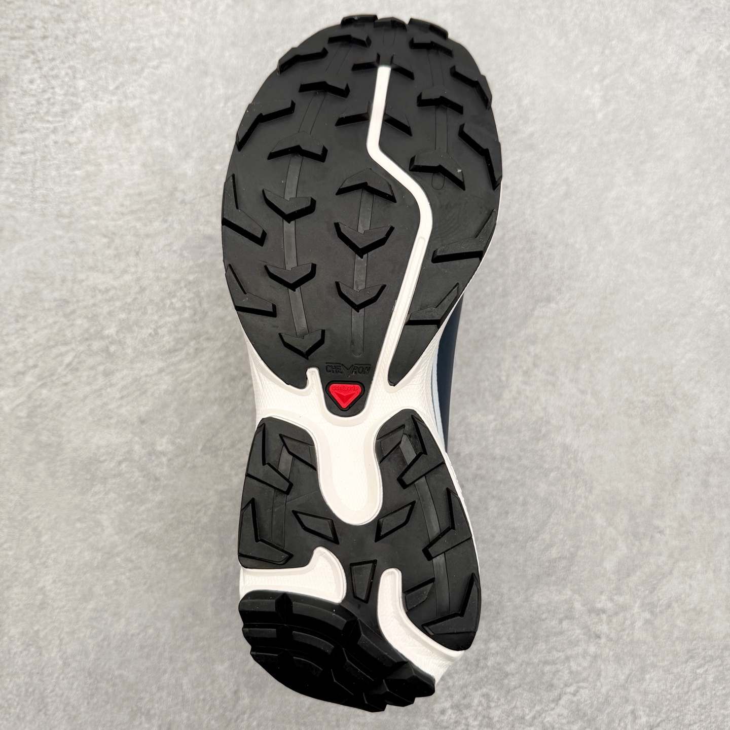 图片[9]-Salomon XT-6 萨洛蒙复古潮流户外机能登山跑鞋 纯原外贸平台特供订单 耗时半年巨作 全套原纸板楦头开发 原厂特供网布配套加持 确保原汁原味 完美呈现版型 原档数据独家私模五层组合大底 男女鞋同步官方开发至46.5 原装Ortholite轻量化鞋垫 中底布带钢印编号 原厂TPU锁扣 进口港宝加持 后跟自然饱满 还原公司包裹性 鞋面以“锯齿”状的包裹系统呈现 在基色底之下加入了各种色点缀 将公司的最新技术和时尚前卫的造型融入耐用的长跑款式中 鞋面由 TPU 薄膜制成 并焊接在高耐磨网眼上 使其既时尚又坚固 由 ACS底盘支撑 可增强稳定性和支撑力 以及由橡胶凸耳 Contragrip外底覆盖的 EVA 缓冲中底 旨在应对崎岖的地形 鞋舌上的彩色Salomon 标签、Quicklace 系统以及鞋头、鞋舌和鞋跟上的附加品牌使细节更加完美 让穿着者可以轻松驾驭户外与通勤下的任何运动生活场景 无缝鞋身户外随意纵横 颜值与脚感兼备 出街通勤 绝对非常吸睛 你值得拥有 尺码：36 36.5 37.5 38 38.5 39 40 40.5 41 42 42.5 43 44 44.5 45 注意：偏小1码-选品中心