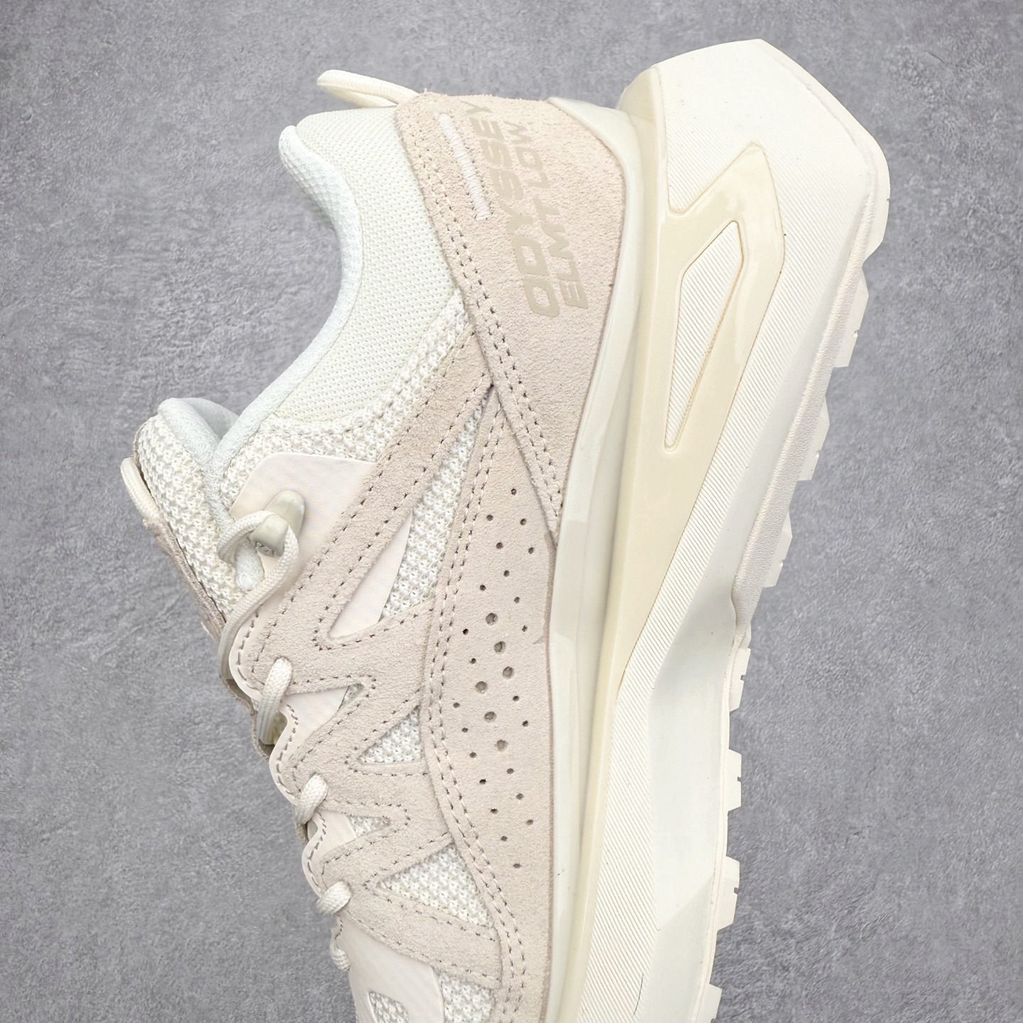 图片[7]-SALOMON萨洛蒙 ODYSSEY ELMT LOW LTR 时尚简约舒适美观 防滑耐磨 低帮 户外功能鞋 男女同款 棕褐色 SALOMON诞生于1947年的法国阿尔卑斯山区，全球知名的户外运动品牌。一直致力于推动滑雪、越野跑等山地运动的发展及产品的进步。其产品设计致力于追求创新和发掘产品的性能极限，帮助喜欢自由的人在山地间不断挑战自我。实拍调校N版已经零色差零失真 百分百还原实物色彩所见即所得 不存在货不对板色差等低级问题 选购参考实物拍摄 不混卖不参货 只用心做好货严格选品 承诺混一赔十 尺码：36 36.5 37.5 38 38.5 39 40 40.5 41 42 42.5 43 44 44.5 45-选品中心