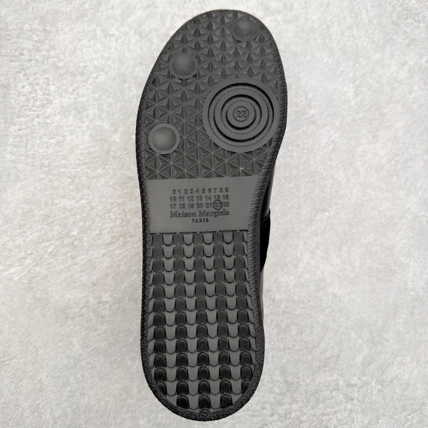 图片[9]-＃GD广顶 Maison Margiela Calfskin Replica 马吉拉复古低帮时尚德训鞋 上万点击率爆款 高端零售专供批次 全套原楦原纸板原厂数据开发 全鞋荧光划线卡点 胶水把控整洁度追求极致完美 多重QC质检 超越公司货的品控标准 实实在在的免检产品 原盒原配防尘袋购物卡 全网唯一正确0-23数字排版 一比一间距字体 内里全头层小羊皮 原版防滑鞋底设计 灰色翻毛牛皮 白色细纹贝利头层皮 依照原版逐帧开发 原装淡粉纸板中底带编号钢印 尺码：35 36 36.5 37 38 39 40 41 42 42.5 43 44 44.5 45-选品中心