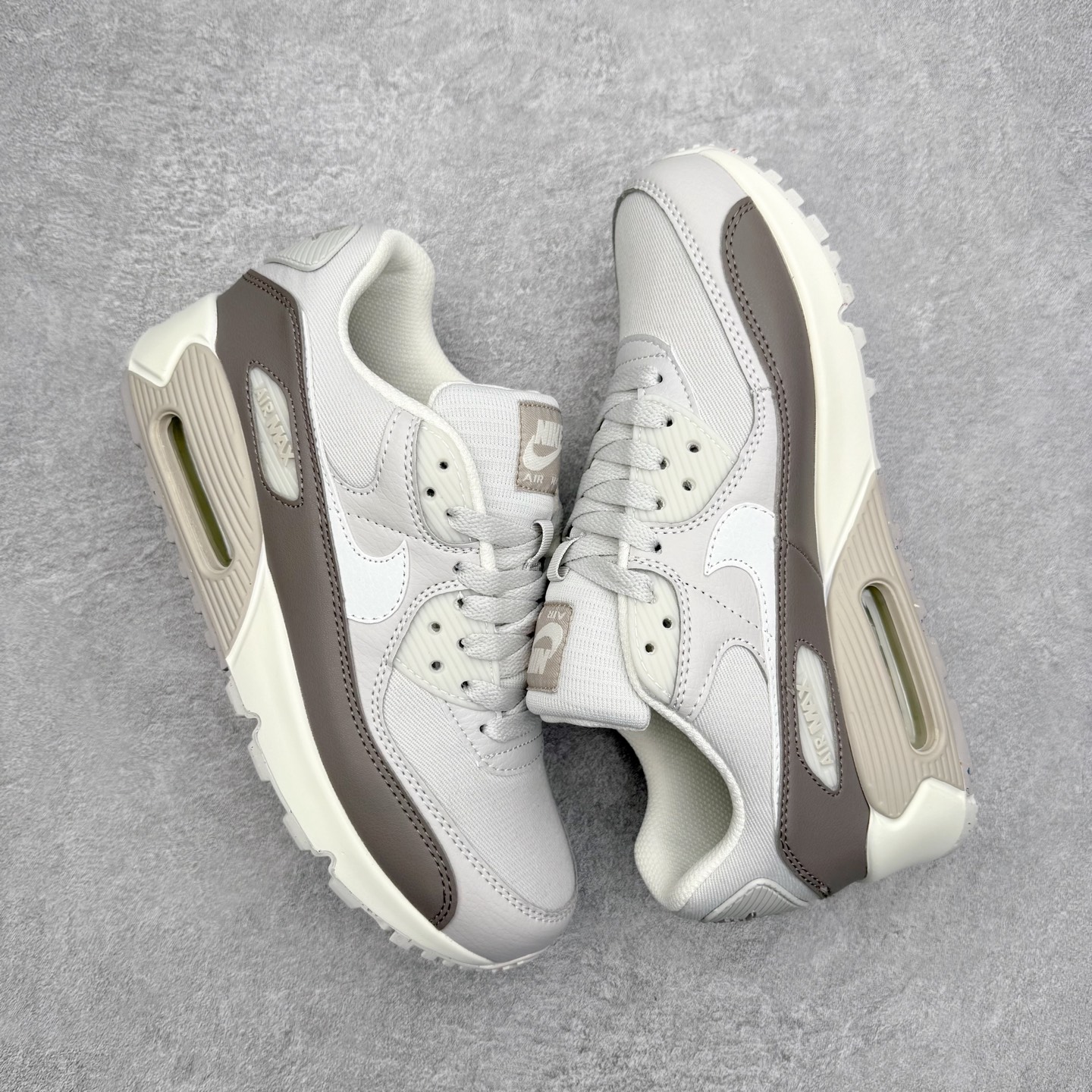 图片[3]-＃MX版 NK Air MAX 90 气垫复古减震跑步鞋 DZ3522-003 经典重温 独家陆续补货 外单专供大厂出品 品质稳定 一百余色 终端操作 Air Max 90于1990年推出 来自Air Max系列 在Air Max 1的基础上改进而得 增加了气垫面积 外型上也更为流线 最特別的就是加入了菱纹塑胶嵌板 为Air Max 90增添了许多潮流气息 皮革鞋面 造就出色耐穿性和支撑力 Max Air缓震配置搭配泡棉中底 令Air Max 90轻盈而舒适 华夫格橡胶外底 铸就Air Max 90非凡的抓地力 而Air Max 90不仅是一双跑鞋 它成功跨越了时间的演进 成为了球鞋文化与潮流圈中最熟为人知的鞋款之一 尺码：36 36.5 37.5 38 38.5 39 40 40.5 41 42 42.5 43 44 44.5 45-选品中心