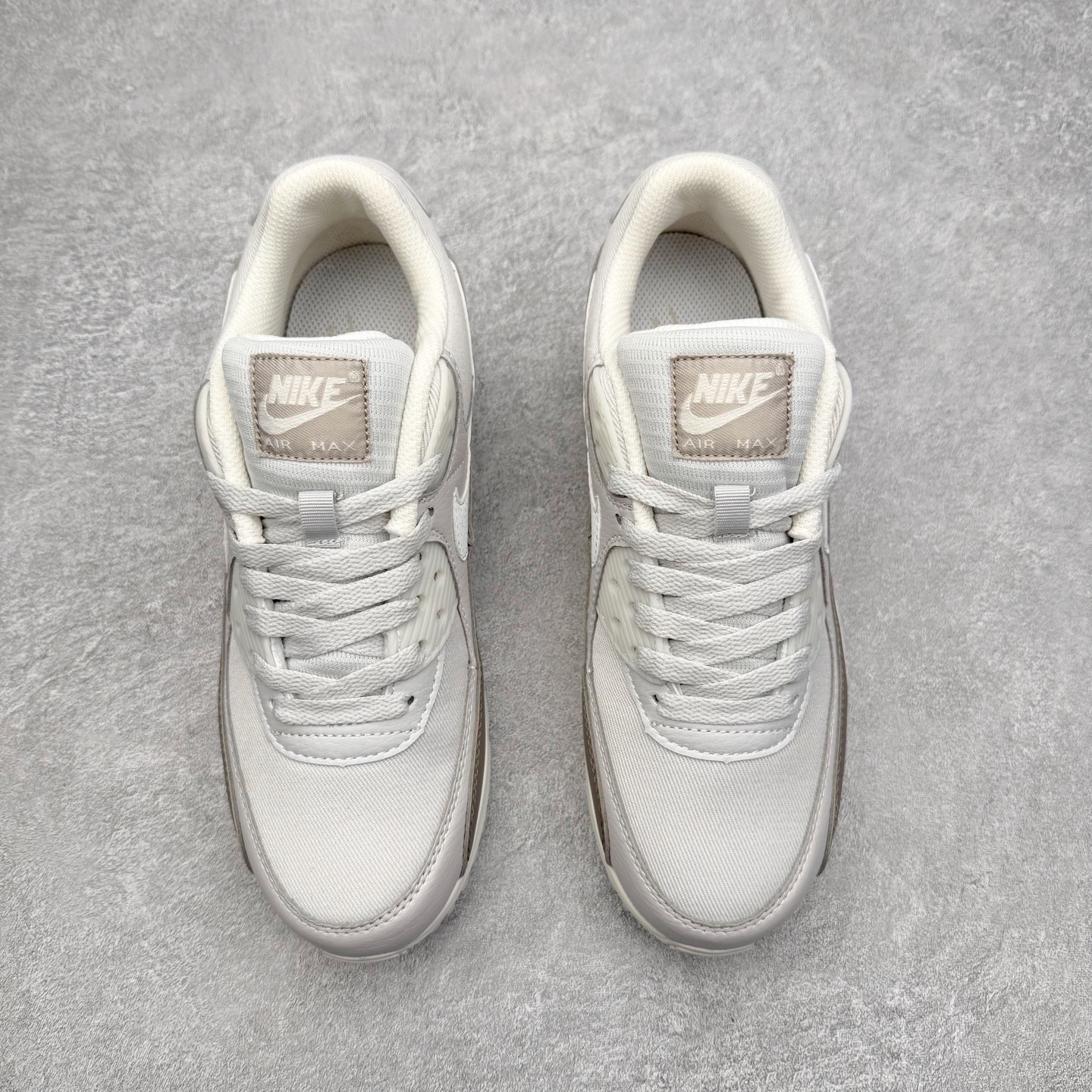 图片[2]-＃MX版 NK Air MAX 90 气垫复古减震跑步鞋 DZ3522-003 经典重温 独家陆续补货 外单专供大厂出品 品质稳定 一百余色 终端操作 Air Max 90于1990年推出 来自Air Max系列 在Air Max 1的基础上改进而得 增加了气垫面积 外型上也更为流线 最特別的就是加入了菱纹塑胶嵌板 为Air Max 90增添了许多潮流气息 皮革鞋面 造就出色耐穿性和支撑力 Max Air缓震配置搭配泡棉中底 令Air Max 90轻盈而舒适 华夫格橡胶外底 铸就Air Max 90非凡的抓地力 而Air Max 90不仅是一双跑鞋 它成功跨越了时间的演进 成为了球鞋文化与潮流圈中最熟为人知的鞋款之一 尺码：36 36.5 37.5 38 38.5 39 40 40.5 41 42 42.5 43 44 44.5 45-选品中心