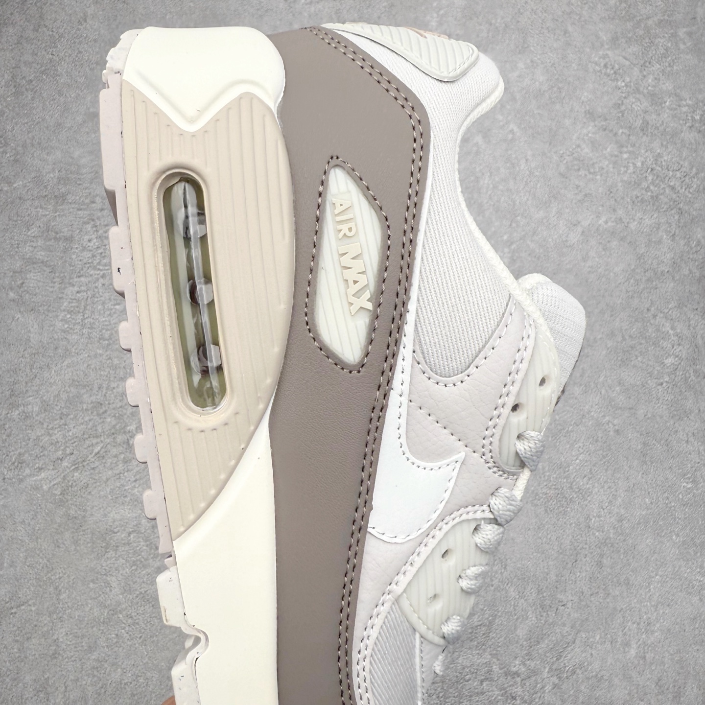 图片[6]-＃MX版 NK Air MAX 90 气垫复古减震跑步鞋 DZ3522-003 经典重温 独家陆续补货 外单专供大厂出品 品质稳定 一百余色 终端操作 Air Max 90于1990年推出 来自Air Max系列 在Air Max 1的基础上改进而得 增加了气垫面积 外型上也更为流线 最特別的就是加入了菱纹塑胶嵌板 为Air Max 90增添了许多潮流气息 皮革鞋面 造就出色耐穿性和支撑力 Max Air缓震配置搭配泡棉中底 令Air Max 90轻盈而舒适 华夫格橡胶外底 铸就Air Max 90非凡的抓地力 而Air Max 90不仅是一双跑鞋 它成功跨越了时间的演进 成为了球鞋文化与潮流圈中最熟为人知的鞋款之一 尺码：36 36.5 37.5 38 38.5 39 40 40.5 41 42 42.5 43 44 44.5 45-选品中心