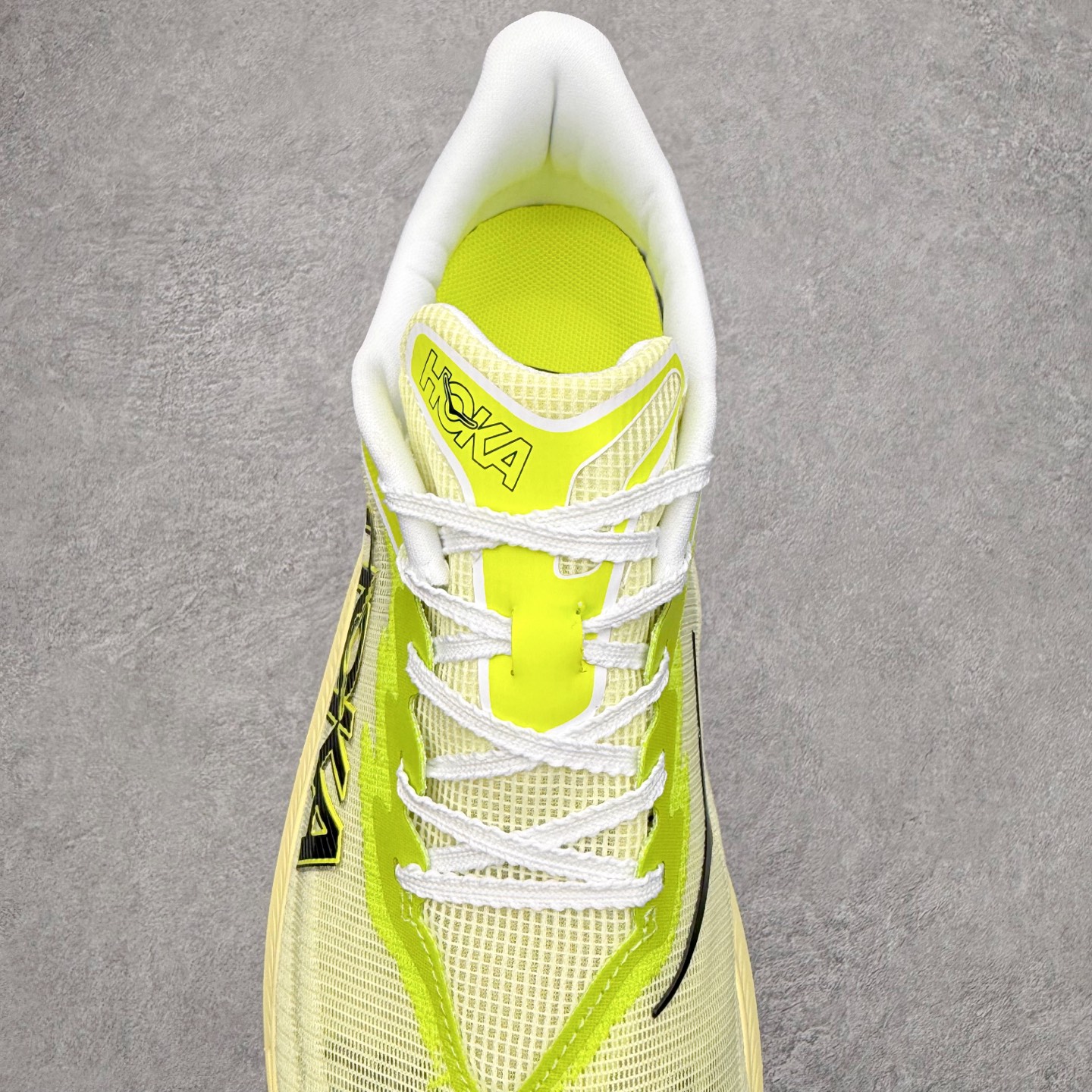 图片[5]-HOKA ONE ONE Rocket X 3 低帮专业越野跑步鞋 实拍首发 相较于前几代Mafate包裹感更好 跟Speedgoat(快速羚羊)系列比起来更加舒适 鞋底防滑性能在下坡的石板台阶和原始路面都有很好的表现 HOKA血统属性厚底设计 在快速下坡时起到缓震保护作用 减少重力给予脚踝、膝部、髋关节等处带来的冲击力 尺码：36 37 37.5 38 38.5 39 40 40.5 41 42 42.5 43 44 44.5 45-选品中心