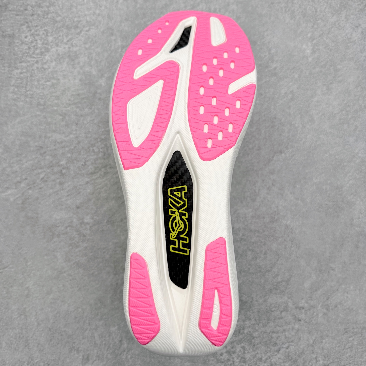 图片[9]-HOKA ONE ONE Rocket X 3 低帮专业越野跑步鞋 实拍首发 相较于前几代Mafate包裹感更好 跟Speedgoat(快速羚羊)系列比起来更加舒适 鞋底防滑性能在下坡的石板台阶和原始路面都有很好的表现 HOKA血统属性厚底设计 在快速下坡时起到缓震保护作用 减少重力给予脚踝、膝部、髋关节等处带来的冲击力 尺码：36 37 37.5 38 38.5 39 40 40.5 41 42 42.5 43 44 44.5 45-选品中心