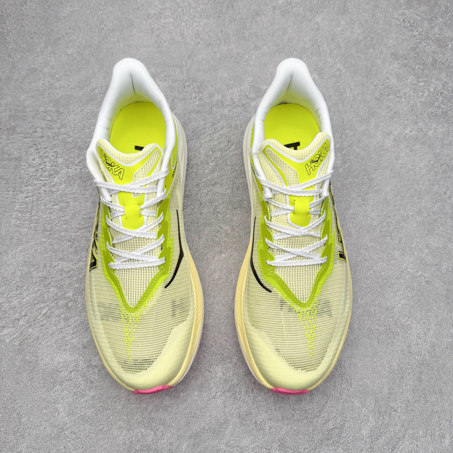 图片[2]-HOKA ONE ONE Rocket X 3 低帮专业越野跑步鞋 实拍首发 相较于前几代Mafate包裹感更好 跟Speedgoat(快速羚羊)系列比起来更加舒适 鞋底防滑性能在下坡的石板台阶和原始路面都有很好的表现 HOKA血统属性厚底设计 在快速下坡时起到缓震保护作用 减少重力给予脚踝、膝部、髋关节等处带来的冲击力 尺码：36 37 37.5 38 38.5 39 40 40.5 41 42 42.5 43 44 44.5 45-选品中心