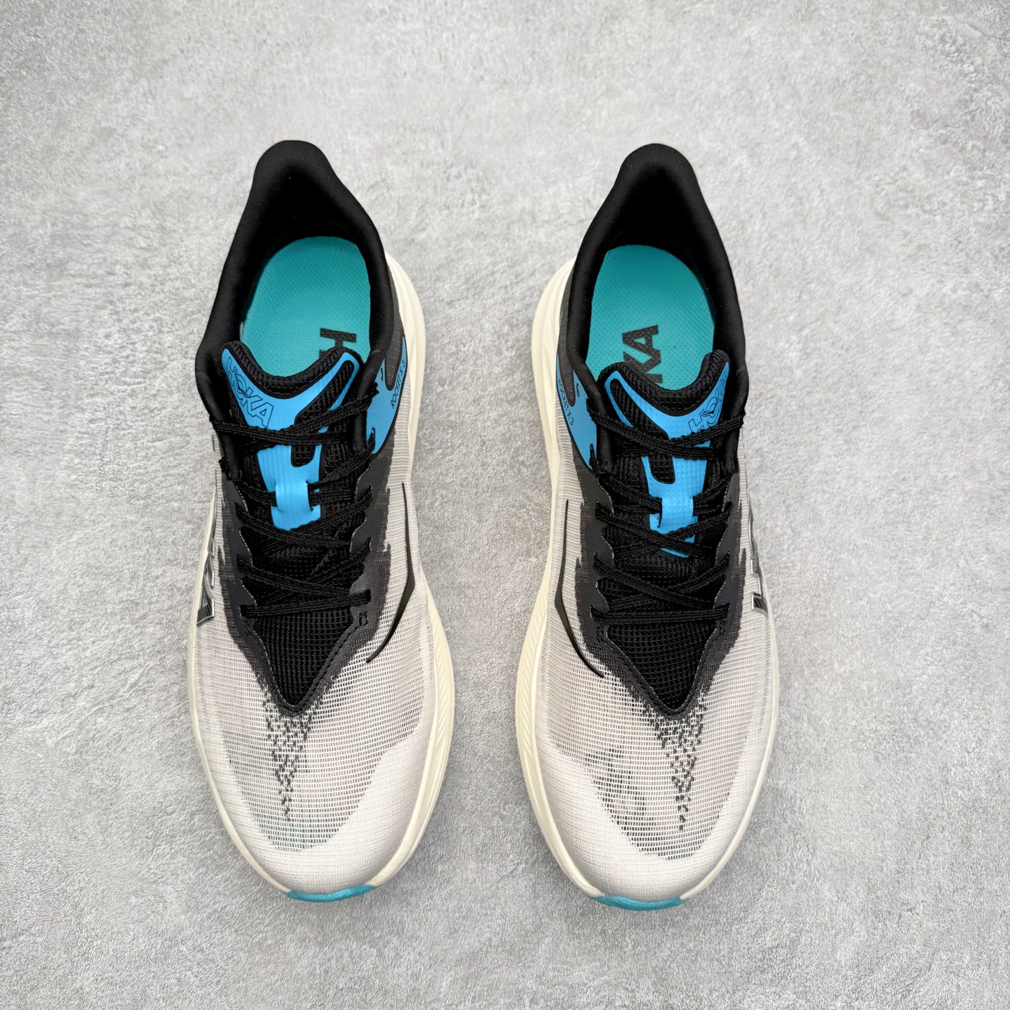 图片[2]-HOKA ONE ONE Rocket X 3 低帮专业越野跑步鞋 实拍首发 相较于前几代Mafate包裹感更好 跟Speedgoat(快速羚羊)系列比起来更加舒适 鞋底防滑性能在下坡的石板台阶和原始路面都有很好的表现 HOKA血统属性厚底设计 在快速下坡时起到缓震保护作用 减少重力给予脚踝、膝部、髋关节等处带来的冲击力 尺码：36 37 37.5 38 38.5 39 40 40.5 41 42 42.5 43 44 44.5 45-选品中心