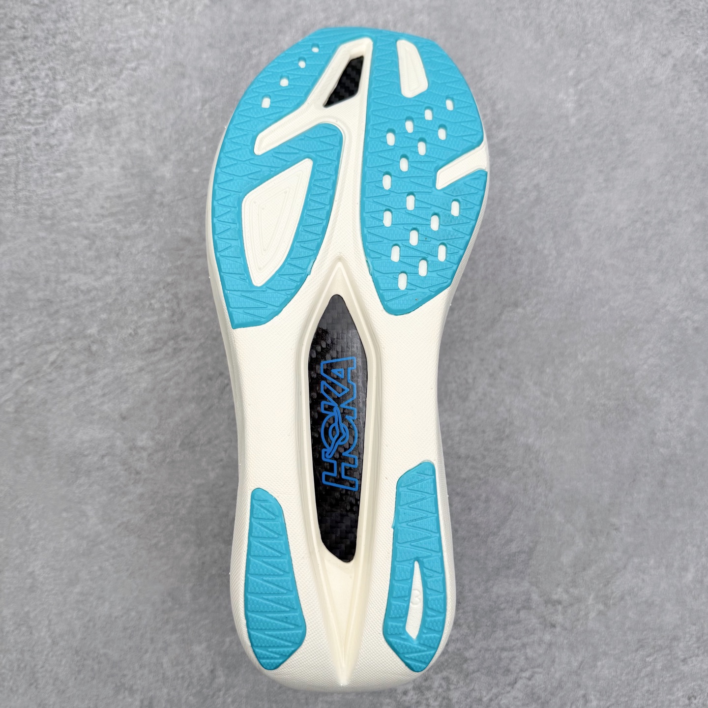 图片[9]-HOKA ONE ONE Rocket X 3 低帮专业越野跑步鞋 实拍首发 相较于前几代Mafate包裹感更好 跟Speedgoat(快速羚羊)系列比起来更加舒适 鞋底防滑性能在下坡的石板台阶和原始路面都有很好的表现 HOKA血统属性厚底设计 在快速下坡时起到缓震保护作用 减少重力给予脚踝、膝部、髋关节等处带来的冲击力 尺码：36 37 37.5 38 38.5 39 40 40.5 41 42 42.5 43 44 44.5 45-选品中心