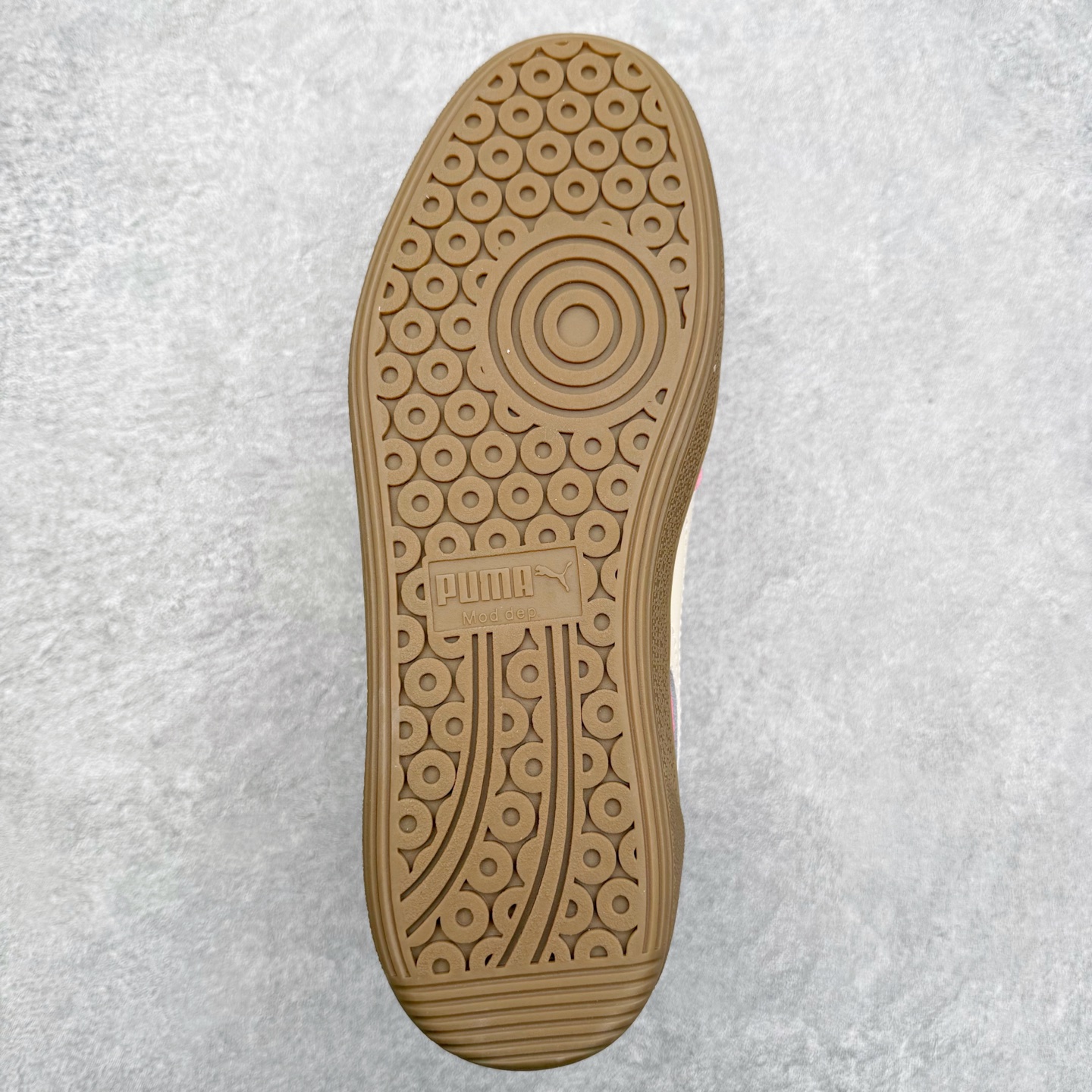 图片[9]-PUMA Palermo Trainer 彪马防滑耐磨低帮德训休闲板鞋 简约又不失设计巧思的帅气风格让它轻松驾驭日常休闲或滑板场合 运动兼具匠心 细节彰显品质 衬垫边缘以提供支撑和灵活性 强化鞋头以承受持续的磨损 耐磨性强 稳定性高 抓地更牢 不易打滑 尺码： 35 36 36.5 37.5 38 38.5 39 40 40.5 41 42 42.5 43 44 45-选品中心