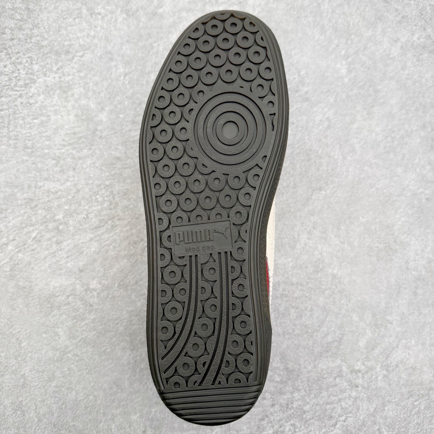 图片[9]-PUMA Palermo Trainer 彪马防滑耐磨低帮德训休闲板鞋 简约又不失设计巧思的帅气风格让它轻松驾驭日常休闲或滑板场合 运动兼具匠心 细节彰显品质 衬垫边缘以提供支撑和灵活性 强化鞋头以承受持续的磨损 耐磨性强 稳定性高 抓地更牢 不易打滑 尺码： 35 36 36.5 37.5 38 38.5 39 40 40.5 41 42 42.5 43 44 45-选品中心