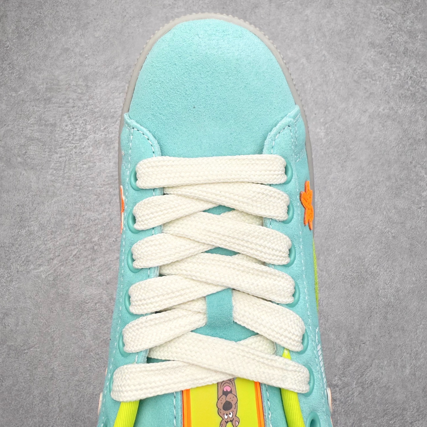 图片[4]-＃C版 PUMA SUEDE XL 彪马新款面包鞋男女同款复古休闲板鞋 赠送一双鞋带 鞋身通体采用细腻的麂皮材质 厚实柔软 质感出众 鞋侧保留PUMA标志性跑道图案 侧面与后跟点缀金属色PUMA LOGO 兼具辨识度与细节感 加厚鞋垫、饱满鞋舌 搭配加宽扁形鞋带 使得穿着感更加贴合与舒适 值得一提的是 本季SUEDE XL鞋款以黑色、红色及蓝色最为瞩目 经典黑的配色 在低调之余可轻松驾驭任何潮流风格造型 而高饱和度的配色 则是当之无愧的早春出街利器。货号： 395205 尺码：36 37 37.5 38 38.5 39 40 40.5 41 42 42.5 43 44 45-选品中心