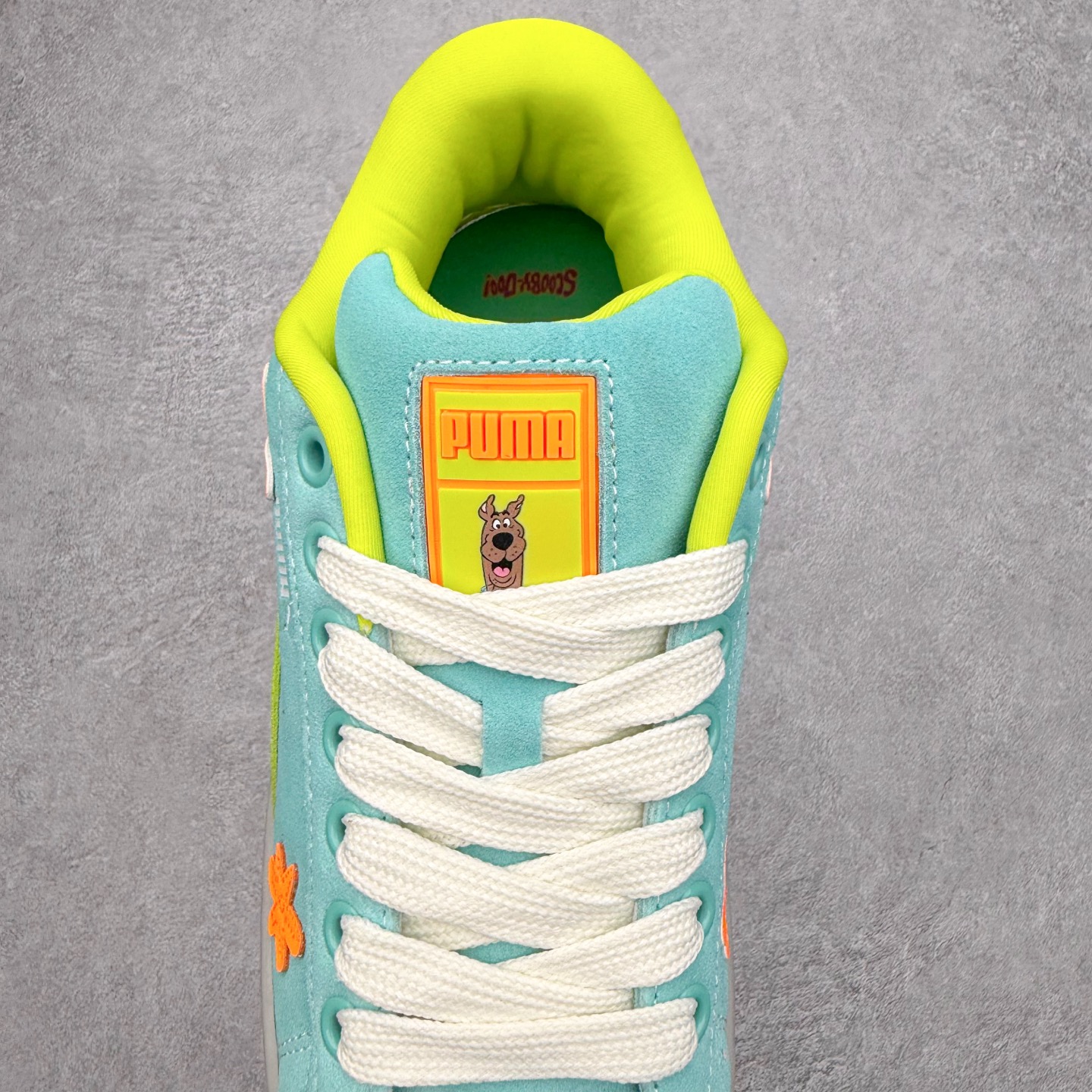 图片[5]-＃C版 PUMA SUEDE XL 彪马新款面包鞋男女同款复古休闲板鞋 赠送一双鞋带 鞋身通体采用细腻的麂皮材质 厚实柔软 质感出众 鞋侧保留PUMA标志性跑道图案 侧面与后跟点缀金属色PUMA LOGO 兼具辨识度与细节感 加厚鞋垫、饱满鞋舌 搭配加宽扁形鞋带 使得穿着感更加贴合与舒适 值得一提的是 本季SUEDE XL鞋款以黑色、红色及蓝色最为瞩目 经典黑的配色 在低调之余可轻松驾驭任何潮流风格造型 而高饱和度的配色 则是当之无愧的早春出街利器。货号： 395205 尺码：36 37 37.5 38 38.5 39 40 40.5 41 42 42.5 43 44 45-选品中心