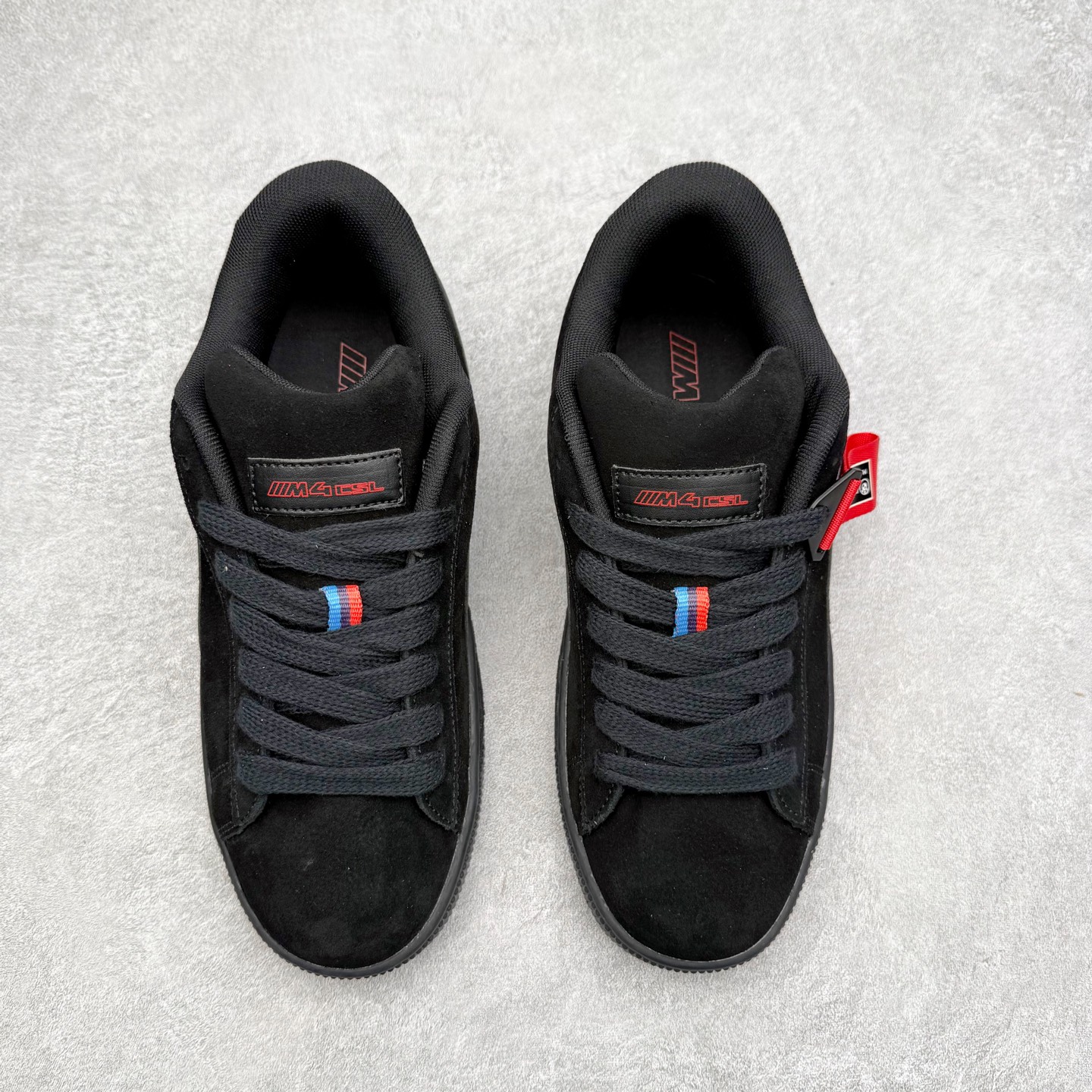 图片[2]-＃C版 PUMA SUEDE XL 彪马新款面包鞋男女同款复古休闲板鞋 赠送一双鞋带 鞋身通体采用细腻的麂皮材质 厚实柔软 质感出众 鞋侧保留PUMA标志性跑道图案 侧面与后跟点缀金属色PUMA LOGO 兼具辨识度与细节感 加厚鞋垫、饱满鞋舌 搭配加宽扁形鞋带 使得穿着感更加贴合与舒适 值得一提的是 本季SUEDE XL鞋款以黑色、红色及蓝色最为瞩目 经典黑的配色 在低调之余可轻松驾驭任何潮流风格造型 而高饱和度的配色 则是当之无愧的早春出街利器。货号： 395205 尺码：36 37 37.5 38 38.5 39 40 40.5 41 42 42.5 43 44 45-选品中心