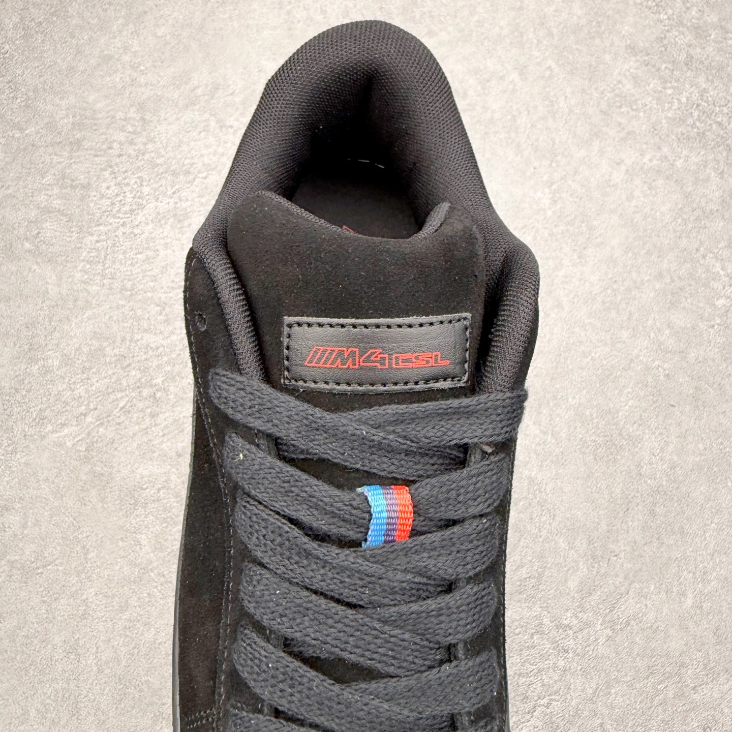 图片[5]-＃C版 PUMA SUEDE XL 彪马新款面包鞋男女同款复古休闲板鞋 赠送一双鞋带 鞋身通体采用细腻的麂皮材质 厚实柔软 质感出众 鞋侧保留PUMA标志性跑道图案 侧面与后跟点缀金属色PUMA LOGO 兼具辨识度与细节感 加厚鞋垫、饱满鞋舌 搭配加宽扁形鞋带 使得穿着感更加贴合与舒适 值得一提的是 本季SUEDE XL鞋款以黑色、红色及蓝色最为瞩目 经典黑的配色 在低调之余可轻松驾驭任何潮流风格造型 而高饱和度的配色 则是当之无愧的早春出街利器。货号： 395205 尺码：36 37 37.5 38 38.5 39 40 40.5 41 42 42.5 43 44 45-选品中心