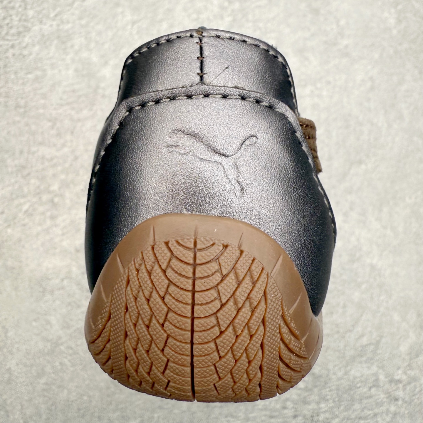 图片[8]-＃DT PUMA Speedcat Ballerina 彪马柔软舒适防滑耐磨低帮生活休闲鞋芭蕾舞鞋单鞋玛丽珍鞋 这次，PUMA决定再对Speedcat来一次创新，以芭蕾舞鞋为灵感，将芭蕾舞鞋的灵动与轻盈感与赛车鞋融为一体，带来极具个性的全新鞋款Speedcat Ballerina。Speedcat Ballerina由Speedcat去除鞋舌、鞋带以及部分鞋侧位打造而成，鞋带部分被改为如同芭蕾鞋般的交叉弹性带，PUMA的标志依旧设计于鞋侧旁，整个鞋款外观变得更加优雅。Speedcat Ballerina 还汲取了赛车鞋的抓地设计，配备经典橡胶大底。尺码：36 37 37.5 38 38.5 39 40 40.5 41-选品中心