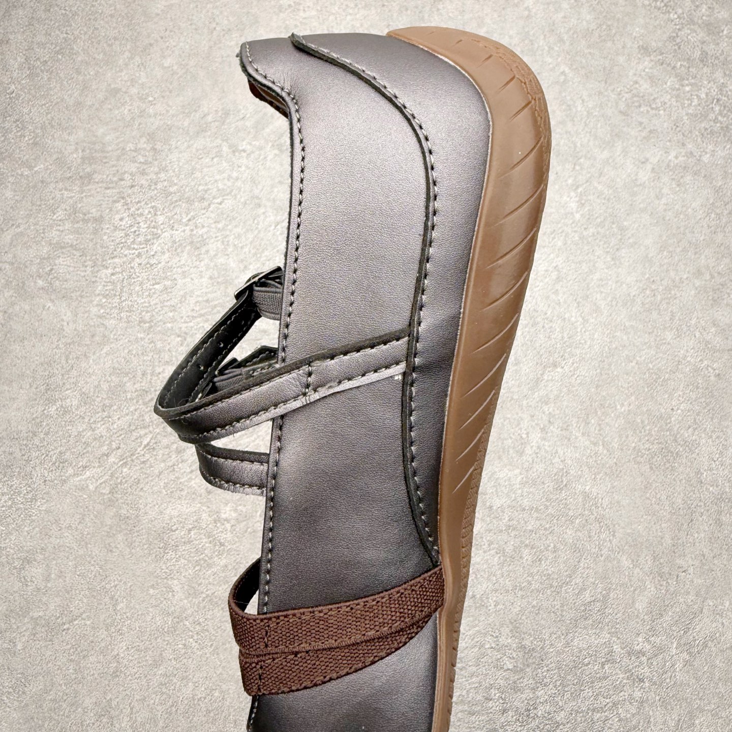 图片[7]-＃DT PUMA Speedcat Ballerina 彪马柔软舒适防滑耐磨低帮生活休闲鞋芭蕾舞鞋单鞋玛丽珍鞋 这次，PUMA决定再对Speedcat来一次创新，以芭蕾舞鞋为灵感，将芭蕾舞鞋的灵动与轻盈感与赛车鞋融为一体，带来极具个性的全新鞋款Speedcat Ballerina。Speedcat Ballerina由Speedcat去除鞋舌、鞋带以及部分鞋侧位打造而成，鞋带部分被改为如同芭蕾鞋般的交叉弹性带，PUMA的标志依旧设计于鞋侧旁，整个鞋款外观变得更加优雅。Speedcat Ballerina 还汲取了赛车鞋的抓地设计，配备经典橡胶大底。尺码：36 37 37.5 38 38.5 39 40 40.5 41-选品中心