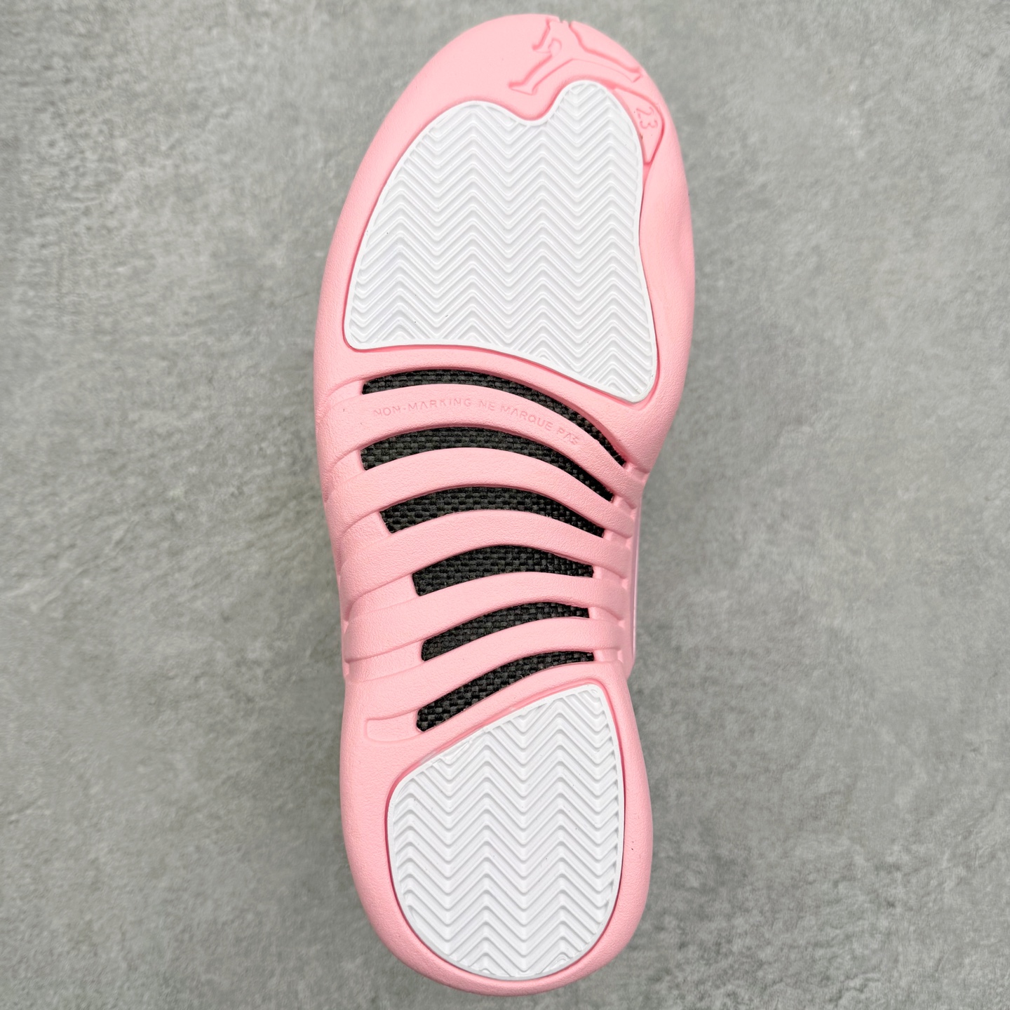 图片[9]-＃纯原 Air Jordan AJ12 Retro 白粉 货号：510815-600 外贸特供批次 原楦原档案数据开模打造 原汁原味12代鞋型 进口原厂皮料 原厂碳板 原装材料 原厂定制金属扣 原厂电绣 支持与公司货全方位对比 只服务于5%懂鞋的高端客户 发国外可支持各种retail商店充正寄售 尺码：36 36.5 37.5 38 38.5 39 40-选品中心