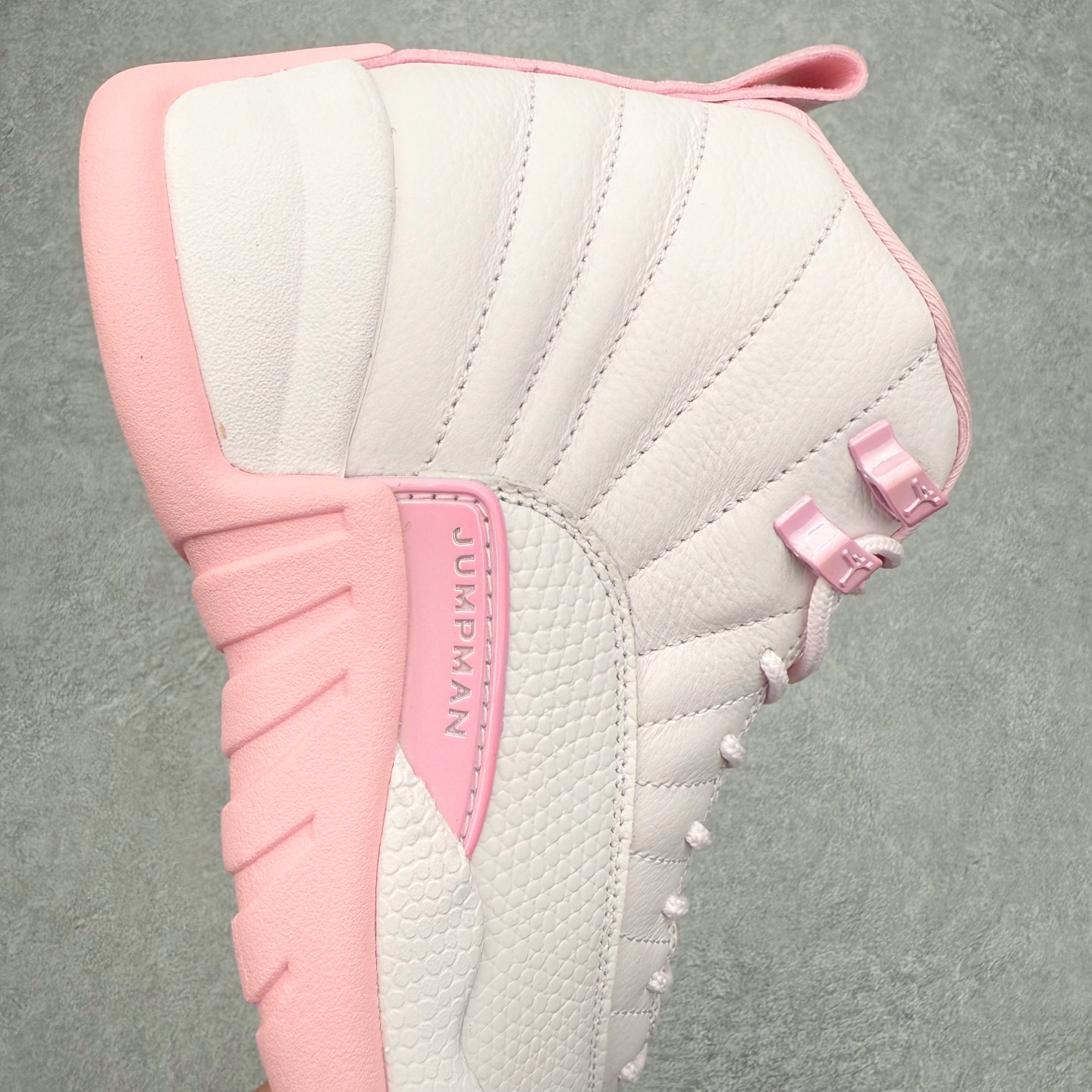 图片[6]-＃纯原 Air Jordan AJ12 Retro 白粉 货号：510815-600 外贸特供批次 原楦原档案数据开模打造 原汁原味12代鞋型 进口原厂皮料 原厂碳板 原装材料 原厂定制金属扣 原厂电绣 支持与公司货全方位对比 只服务于5%懂鞋的高端客户 发国外可支持各种retail商店充正寄售 尺码：36 36.5 37.5 38 38.5 39 40-选品中心