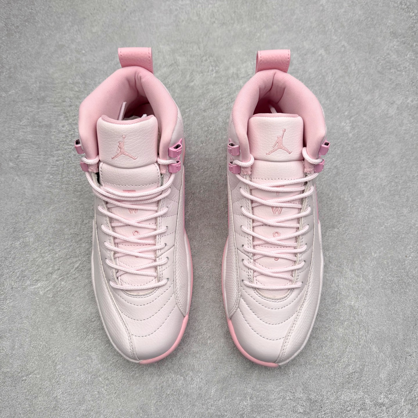 图片[2]-＃纯原 Air Jordan AJ12 Retro 白粉 货号：510815-600 外贸特供批次 原楦原档案数据开模打造 原汁原味12代鞋型 进口原厂皮料 原厂碳板 原装材料 原厂定制金属扣 原厂电绣 支持与公司货全方位对比 只服务于5%懂鞋的高端客户 发国外可支持各种retail商店充正寄售 尺码：36 36.5 37.5 38 38.5 39 40-选品中心