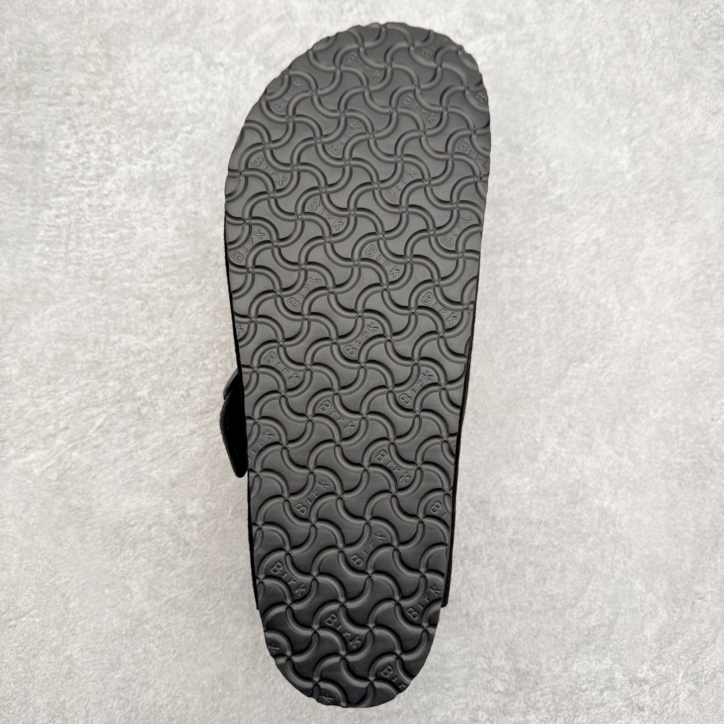 图片[9]-Birkenstock Boston VL 勃肯软木底包头拖鞋加绒版 天鹅绒般的绒面革赋子休闲的经典外观 四季皆宜 柔软的鞋床采用额外的泡沫缓冲层 提供额外的舒适感和全天支撑 全网独家首发 源于德国的严谨工艺 牛巴戎面 中层松木 EVA 三层组合大底 优质牛皮面料五金扣 出口订单 尺码：35 36 37 38 39 40-选品中心