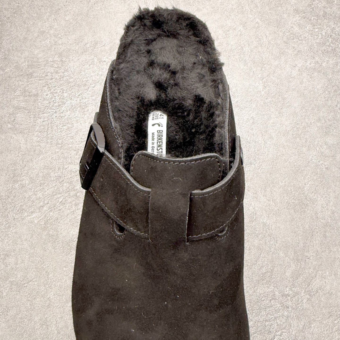 图片[5]-Birkenstock Boston VL 勃肯软木底包头拖鞋加绒版 天鹅绒般的绒面革赋子休闲的经典外观 四季皆宜 柔软的鞋床采用额外的泡沫缓冲层 提供额外的舒适感和全天支撑 全网独家首发 源于德国的严谨工艺 牛巴戎面 中层松木 EVA 三层组合大底 优质牛皮面料五金扣 出口订单 尺码：35 36 37 38 39 40-选品中心