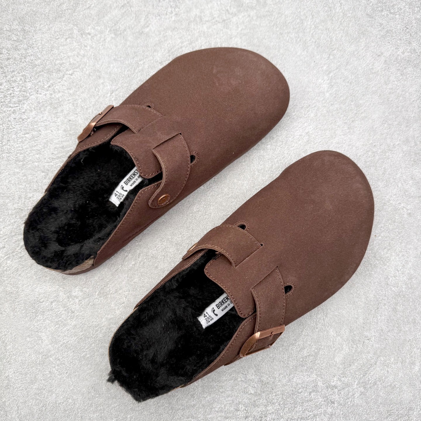 图片[3]-Birkenstock Boston VL 勃肯软木底包头拖鞋加绒版 天鹅绒般的绒面革赋子休闲的经典外观 四季皆宜 柔软的鞋床采用额外的泡沫缓冲层 提供额外的舒适感和全天支撑 全网独家首发 源于德国的严谨工艺 牛巴戎面 中层松木 EVA 三层组合大底 优质牛皮面料五金扣 出口订单 尺码：35 36 37 38 39 40-选品中心