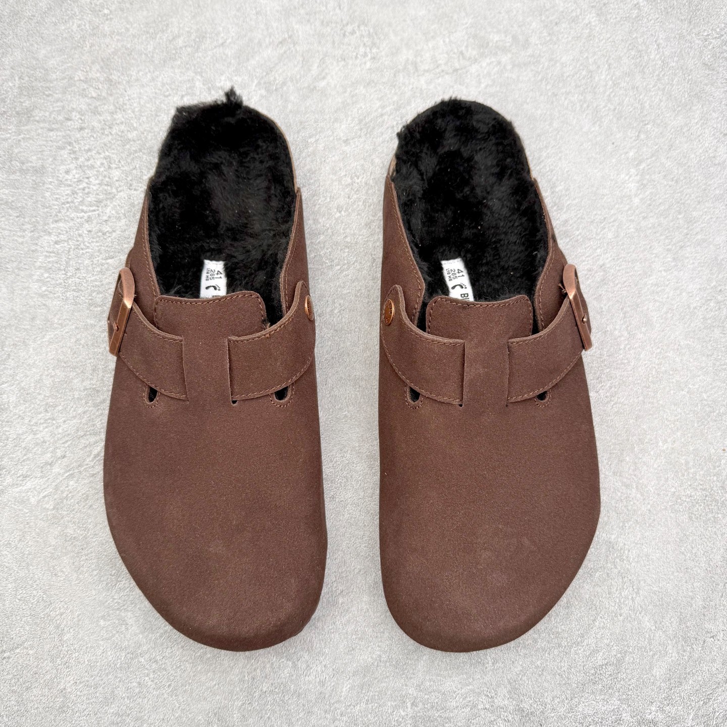 图片[2]-Birkenstock Boston VL 勃肯软木底包头拖鞋加绒版 天鹅绒般的绒面革赋子休闲的经典外观 四季皆宜 柔软的鞋床采用额外的泡沫缓冲层 提供额外的舒适感和全天支撑 全网独家首发 源于德国的严谨工艺 牛巴戎面 中层松木 EVA 三层组合大底 优质牛皮面料五金扣 出口订单 尺码：35 36 37 38 39 40-选品中心