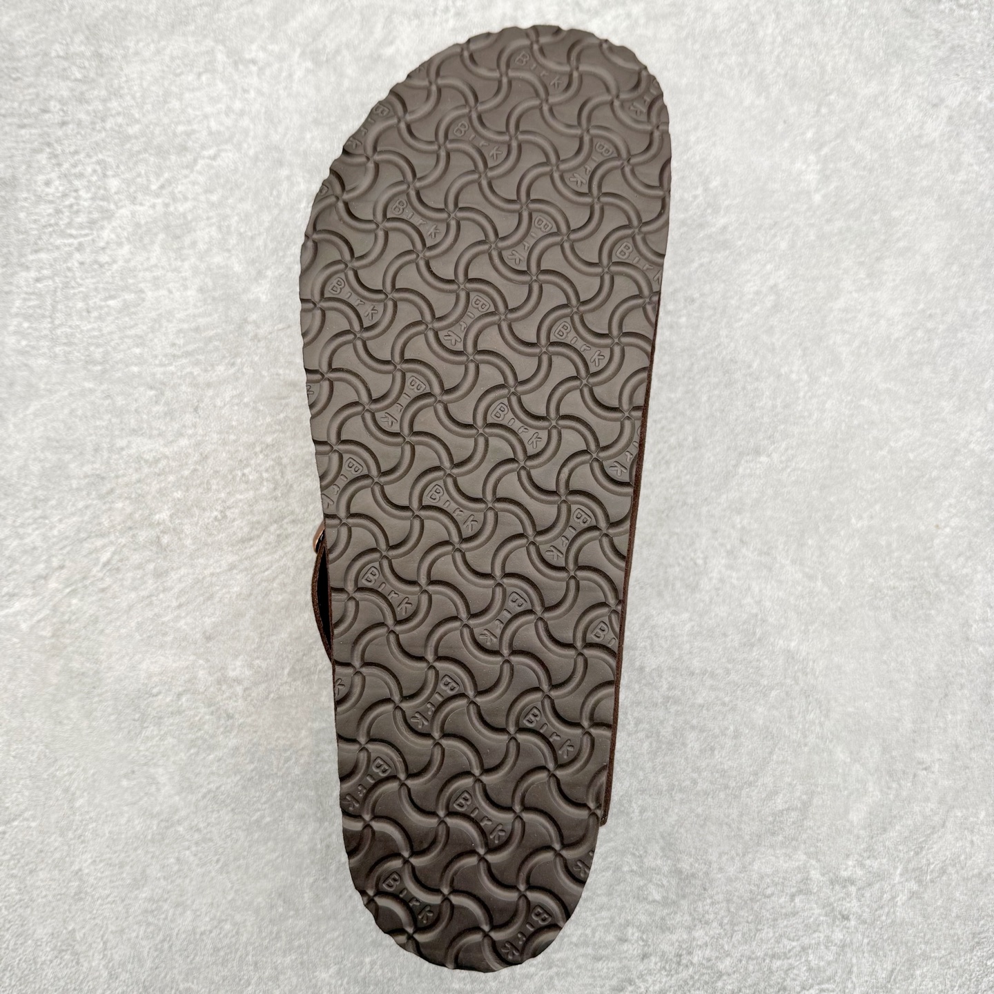 图片[9]-Birkenstock Boston VL 勃肯软木底包头拖鞋加绒版 天鹅绒般的绒面革赋子休闲的经典外观 四季皆宜 柔软的鞋床采用额外的泡沫缓冲层 提供额外的舒适感和全天支撑 全网独家首发 源于德国的严谨工艺 牛巴戎面 中层松木 EVA 三层组合大底 优质牛皮面料五金扣 出口订单 尺码：35 36 37 38 39 40-选品中心