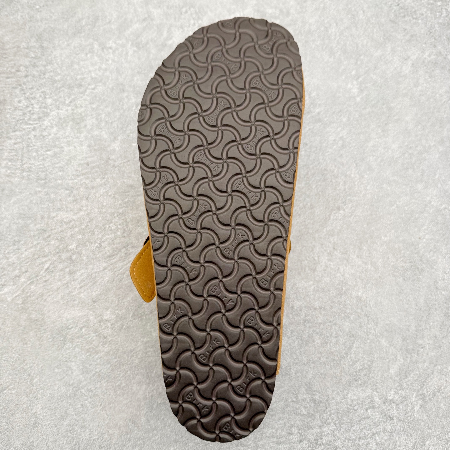 图片[9]-Birkenstock Boston VL 勃肯软木底包头拖鞋加绒版 天鹅绒般的绒面革赋子休闲的经典外观 四季皆宜 柔软的鞋床采用额外的泡沫缓冲层 提供额外的舒适感和全天支撑 全网独家首发 源于德国的严谨工艺 牛巴戎面 中层松木 EVA 三层组合大底 优质牛皮面料五金扣 出口订单 尺码：35 36 37 38 39 40-选品中心