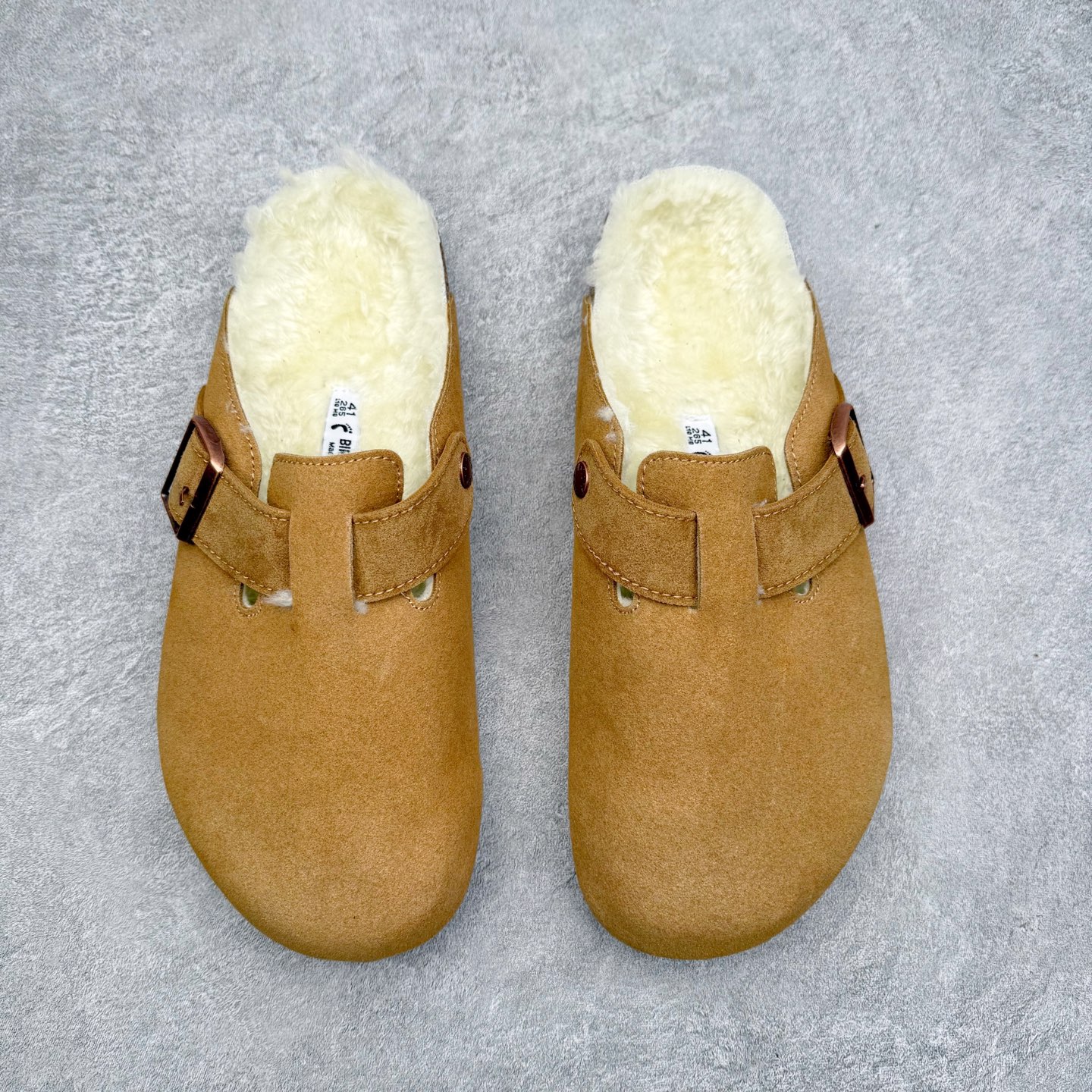 图片[2]-Birkenstock Boston VL 勃肯软木底包头拖鞋加绒版 天鹅绒般的绒面革赋子休闲的经典外观 四季皆宜 柔软的鞋床采用额外的泡沫缓冲层 提供额外的舒适感和全天支撑 全网独家首发 源于德国的严谨工艺 牛巴戎面 中层松木 EVA 三层组合大底 优质牛皮面料五金扣 出口订单 尺码：35 36 37 38 39 40-选品中心