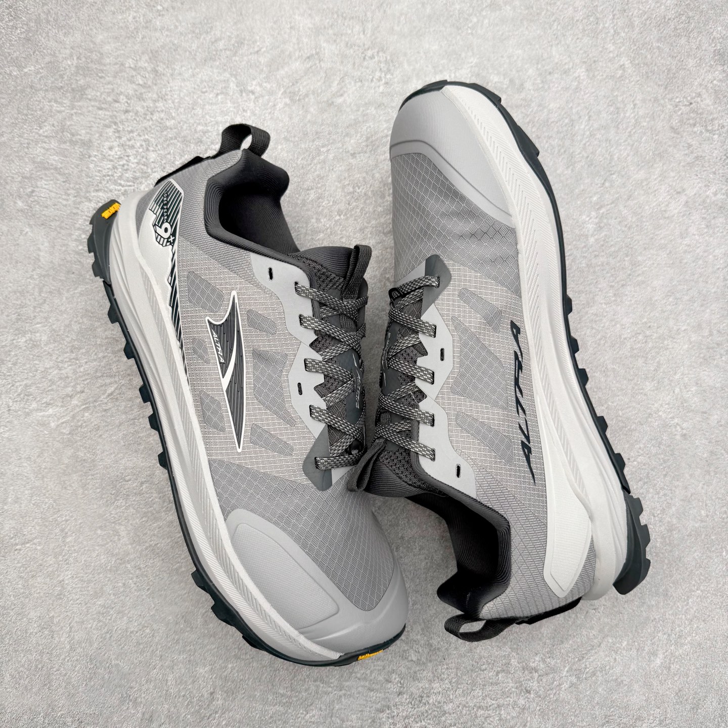 图片[3]-＃纯原 Altra Lone Peak 9 舒适运动越野跑鞋 2009年，长跑精英运动员Golden Harper在美国犹他州创立了“Altra Footwear”，跑鞋特点是采用舒适的FootShape™M（很适鞋楦）设计和独特的BalancedCushioning™（平衡缓冲）技术，帮助遭受伤病困扰的跑者回归跑步，从而迅速积累起良好的口碑。2011年品牌迅速发展，屡获大奖。2015年开始不仅占据全美跑鞋前十，足迹更是遍布全球。2016年Altra正式进入中国市场，凭借独特的品牌风格以及出色的性能表现，三年来获得越来越多普通跑者的喜爱。销售业绩增长迅速，成为中国越野跑市场占有量前三的跑鞋品牌。实拍调校N版已经零色差零失真 百分百还原实物色彩所见即所得 不存在货不对板色差等低级问题 选购参考实物拍摄 不混卖不参货 只用心做好货严格选品 承诺混一赔十 尺码：39 40 40.5 41 42 42.5 43 44 44.5 45 46-选品中心