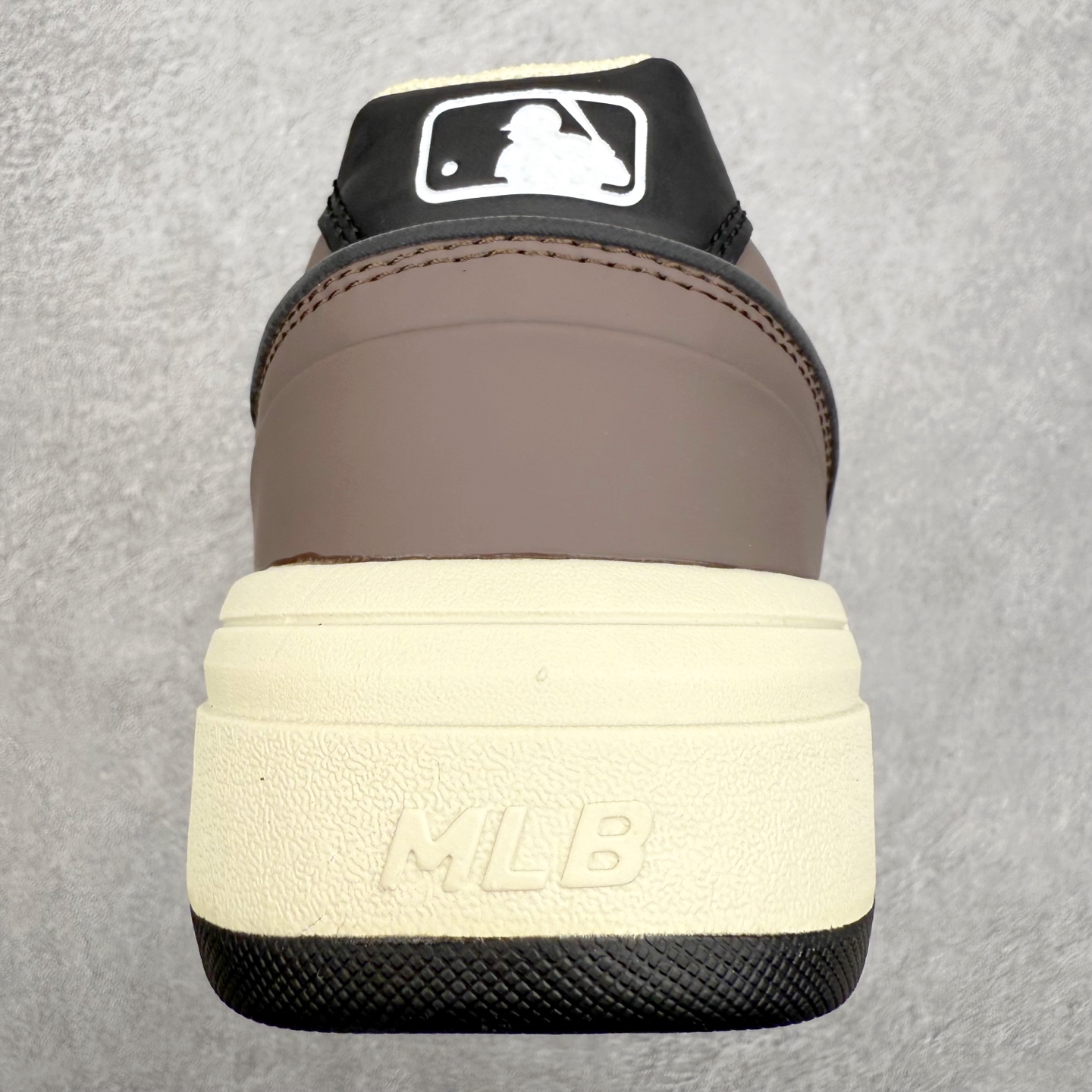 图片[8]-MLB Chunky Liner Basic 复古印花学长鞋系列低帮轻量增高厚底百搭休闲运动慢跑鞋板鞋 Korea韩国联名NY美国榄球纽约洋基队限定 韩国代购专供 全套原楦原纸板原厂数据开发 正确中底拉帮中底网布细节 平台代购专供 左脚内置芯片 韩国代购吊牌标贴 独家一比一RB+MD组合大底 高频后跟小人Logo精准对位立体饱满 正确网布加超迁鞋面 转印中底走线紧密 转印Logo工艺表层防刮不掉色 尺码：35 36 36.5 37.5 38 38.5 39 40 40.5 41 42 42.5 43 44 45-选品中心